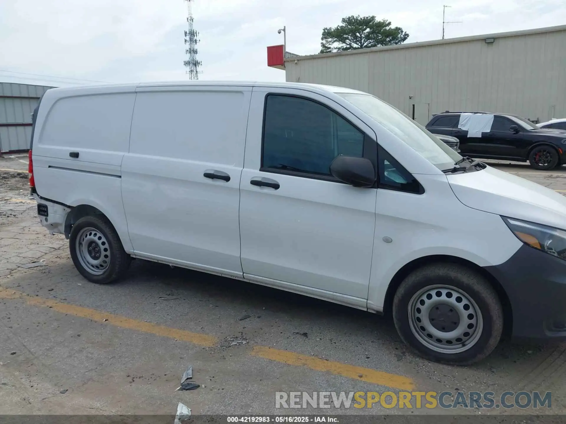 13 Photograph of a damaged car W1YV0BEY3L3725672 MERCEDES-BENZ METRIS 2020