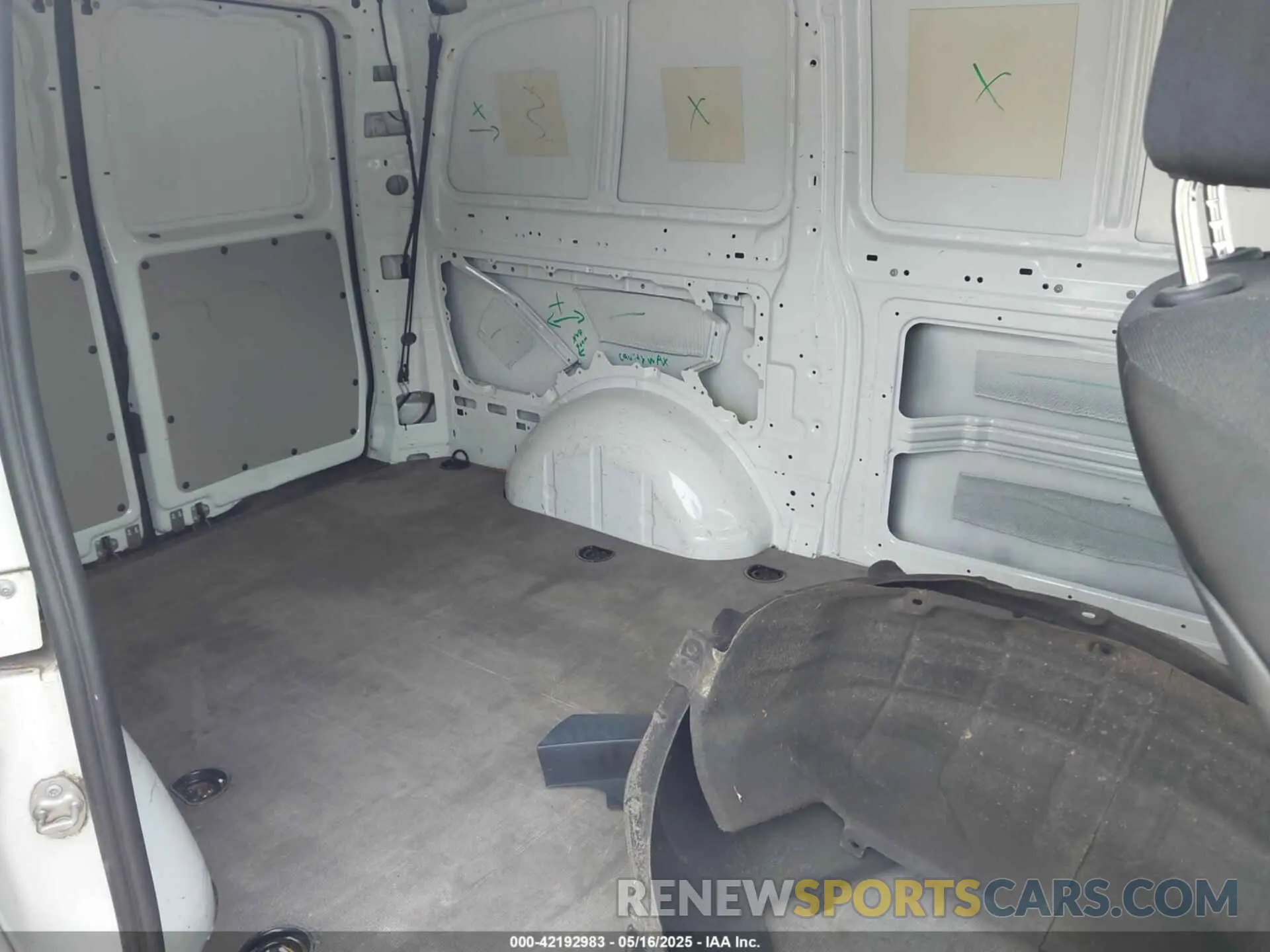 8 Photograph of a damaged car W1YV0BEY3L3725672 MERCEDES-BENZ METRIS 2020
