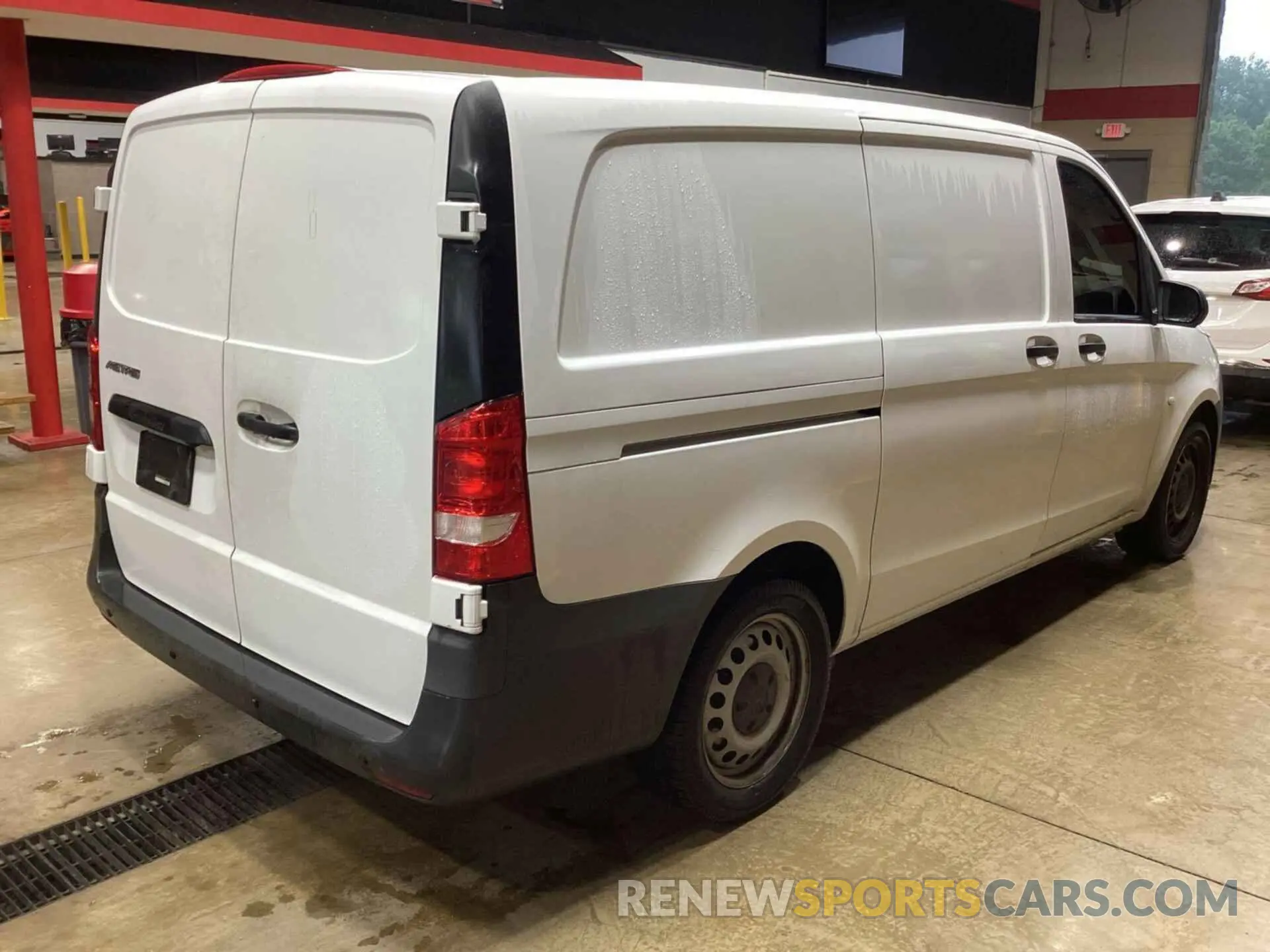 10 Photograph of a damaged car W1YV0BEY3L3738485 MERCEDES-BENZ METRIS 2020