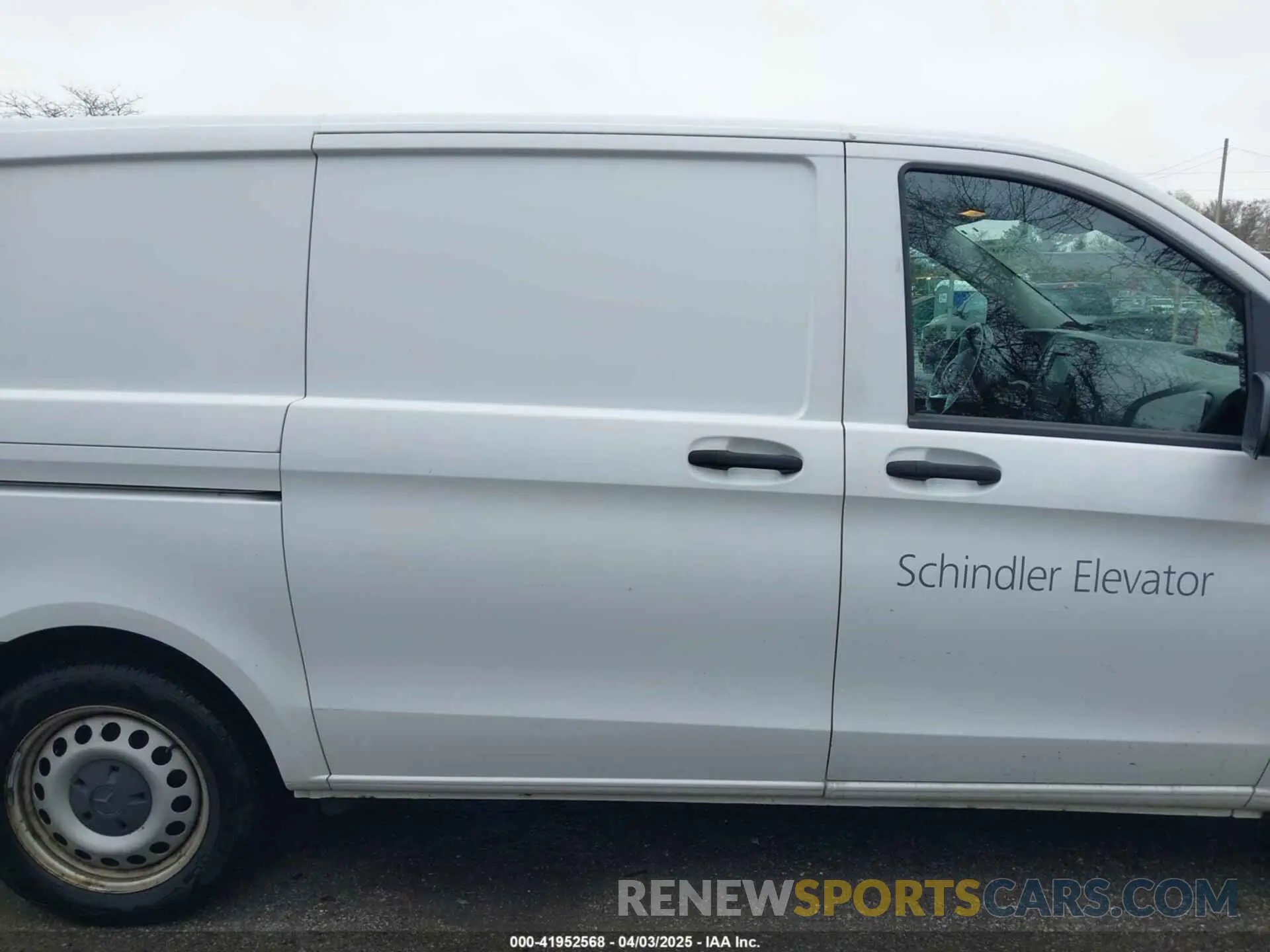 13 Photograph of a damaged car W1YV0BEY5L3762528 MERCEDES-BENZ METRIS 2020
