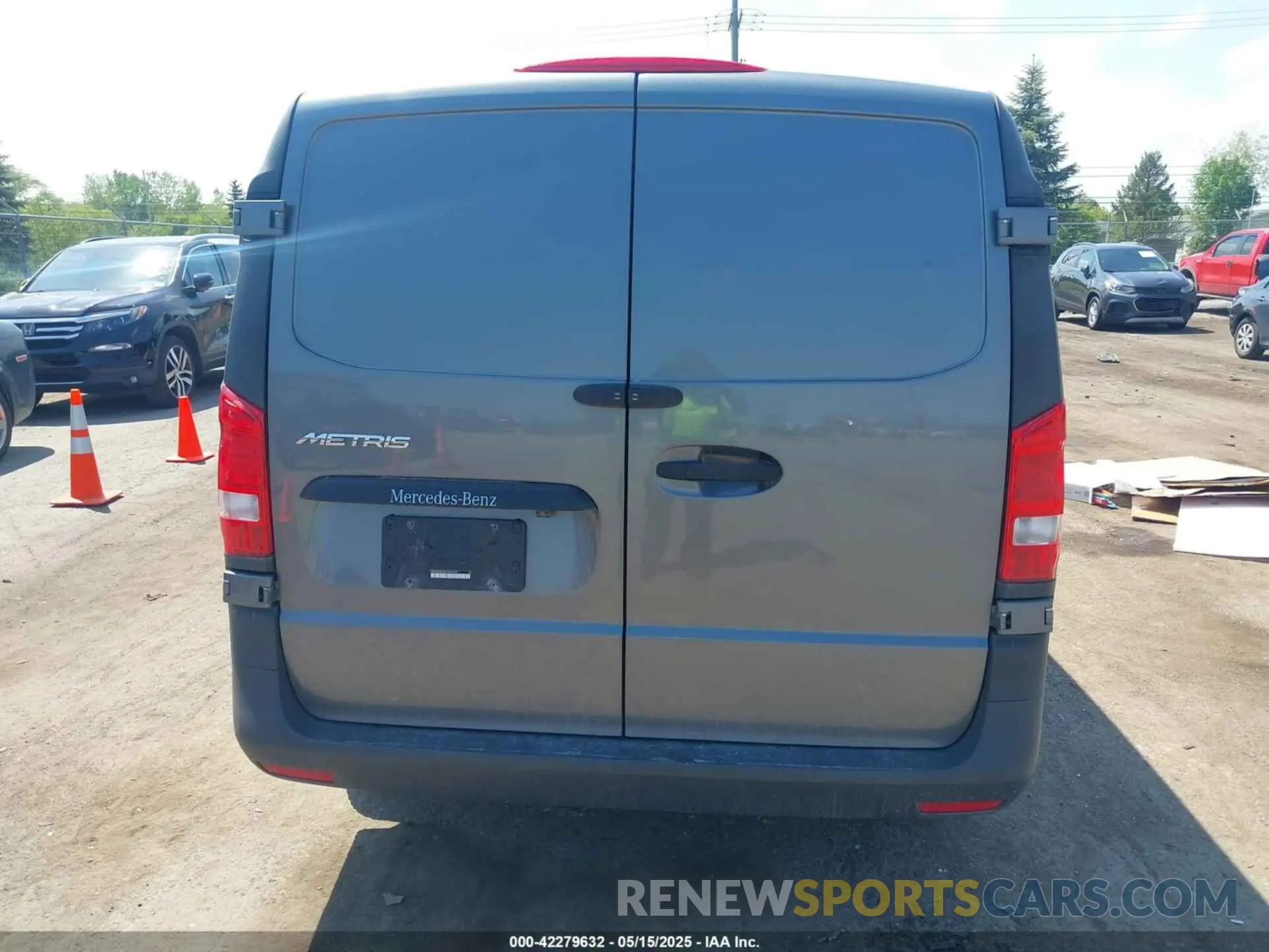 16 Photograph of a damaged car WD3PG2EA2L3669570 MERCEDES-BENZ METRIS 2020