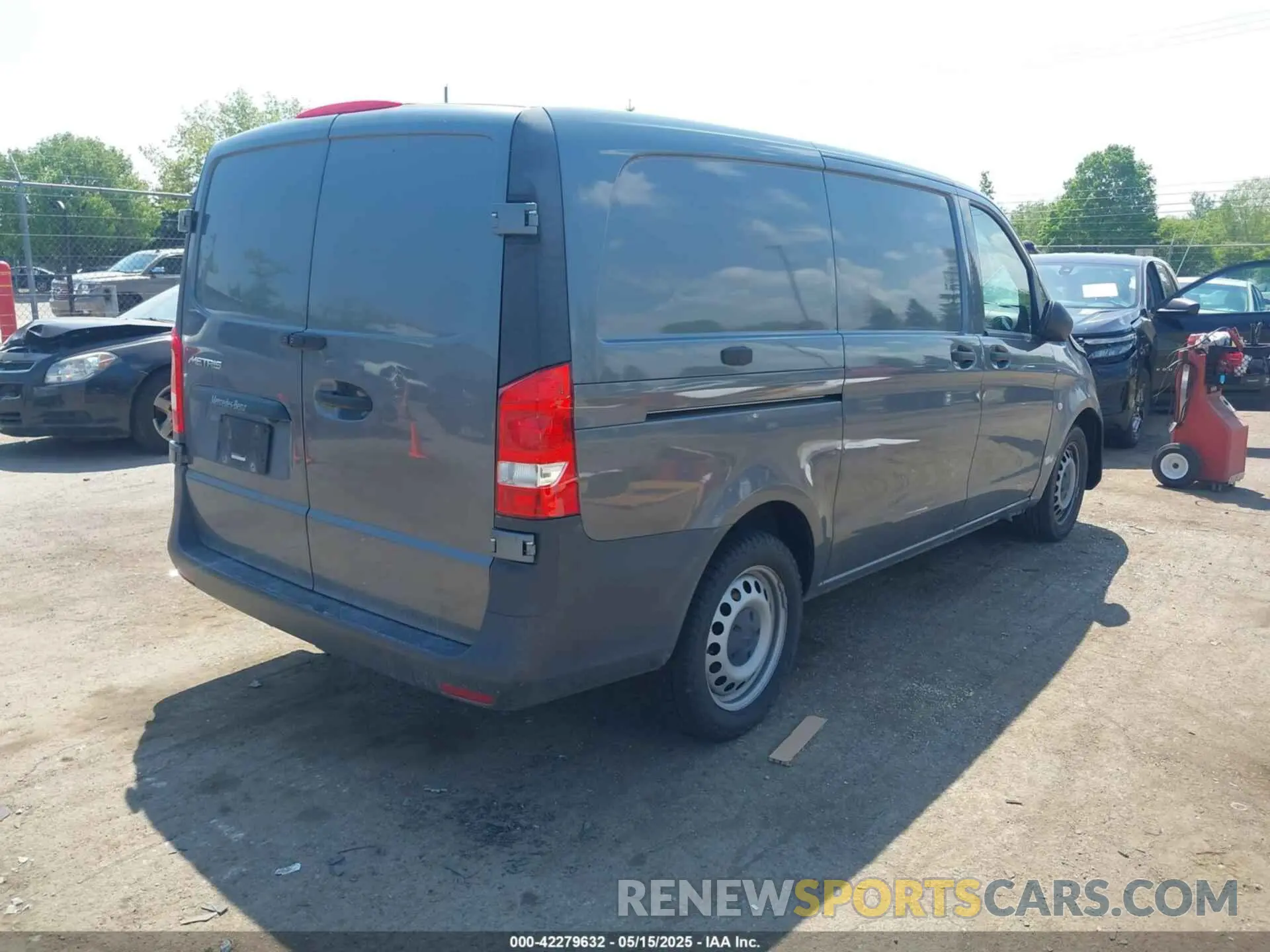 4 Photograph of a damaged car WD3PG2EA2L3669570 MERCEDES-BENZ METRIS 2020