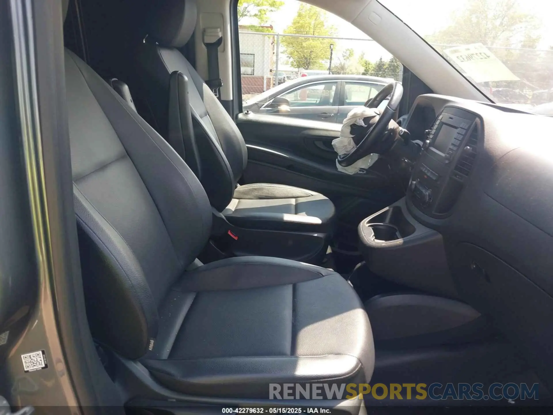 5 Photograph of a damaged car WD3PG2EA2L3669570 MERCEDES-BENZ METRIS 2020