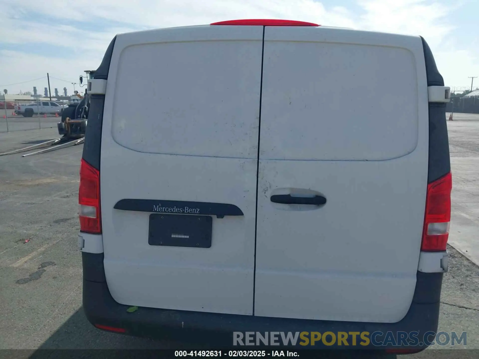 16 Photograph of a damaged car WD3PG2EA2L3670170 MERCEDES-BENZ METRIS 2020