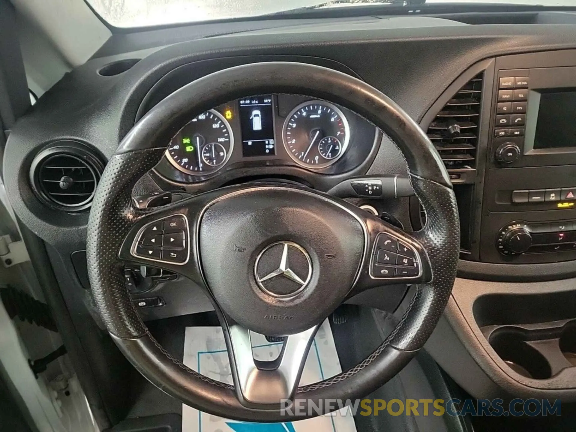 17 Photograph of a damaged car WD3PG3EA1L3645816 MERCEDES-BENZ METRIS 2020