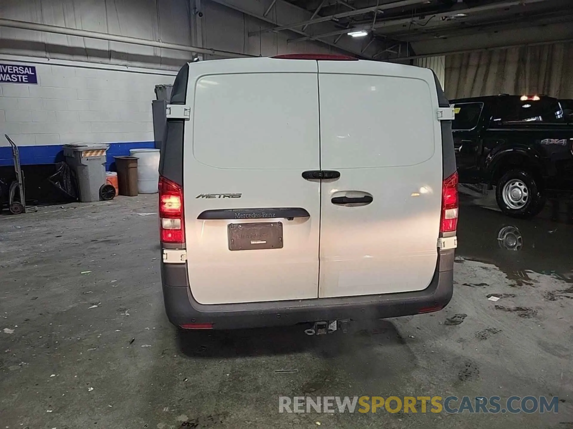 41 Photograph of a damaged car WD3PG3EA1L3645816 MERCEDES-BENZ METRIS 2020