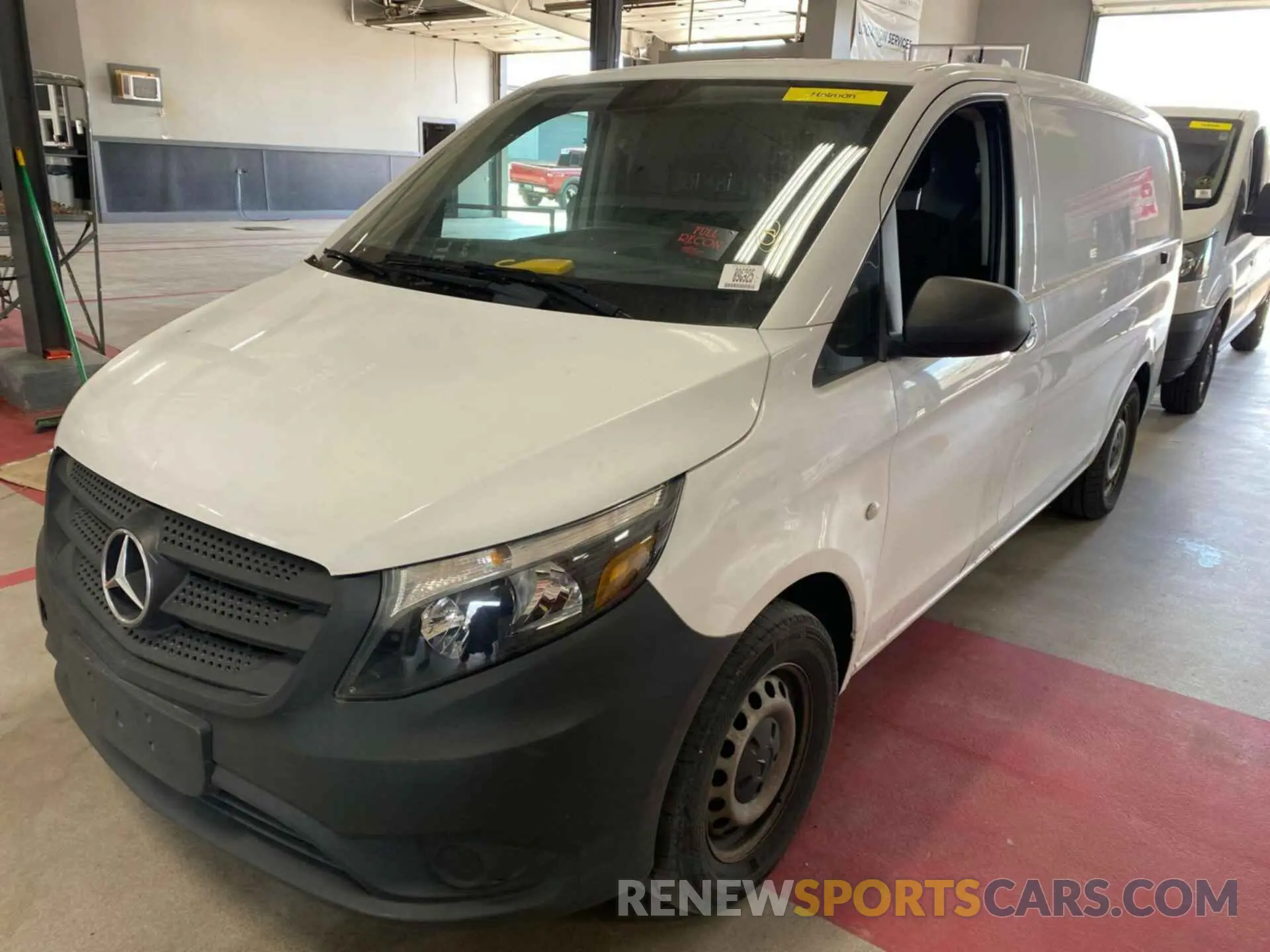 10 Photograph of a damaged car W1YV0BEY8M3905120 MERCEDES-BENZ METRIS 2021
