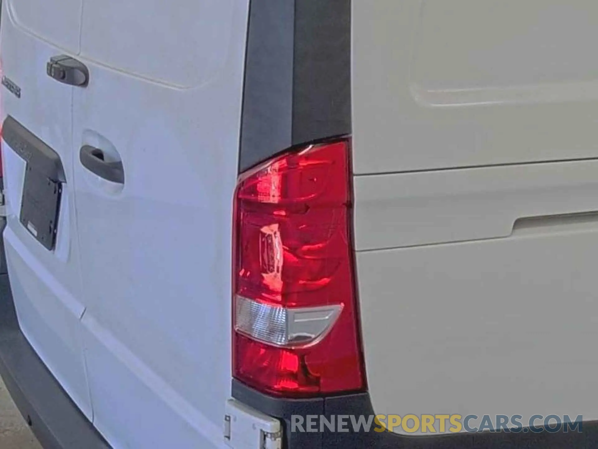 27 Photograph of a damaged car W1YV0BEY8M3905120 MERCEDES-BENZ METRIS 2021