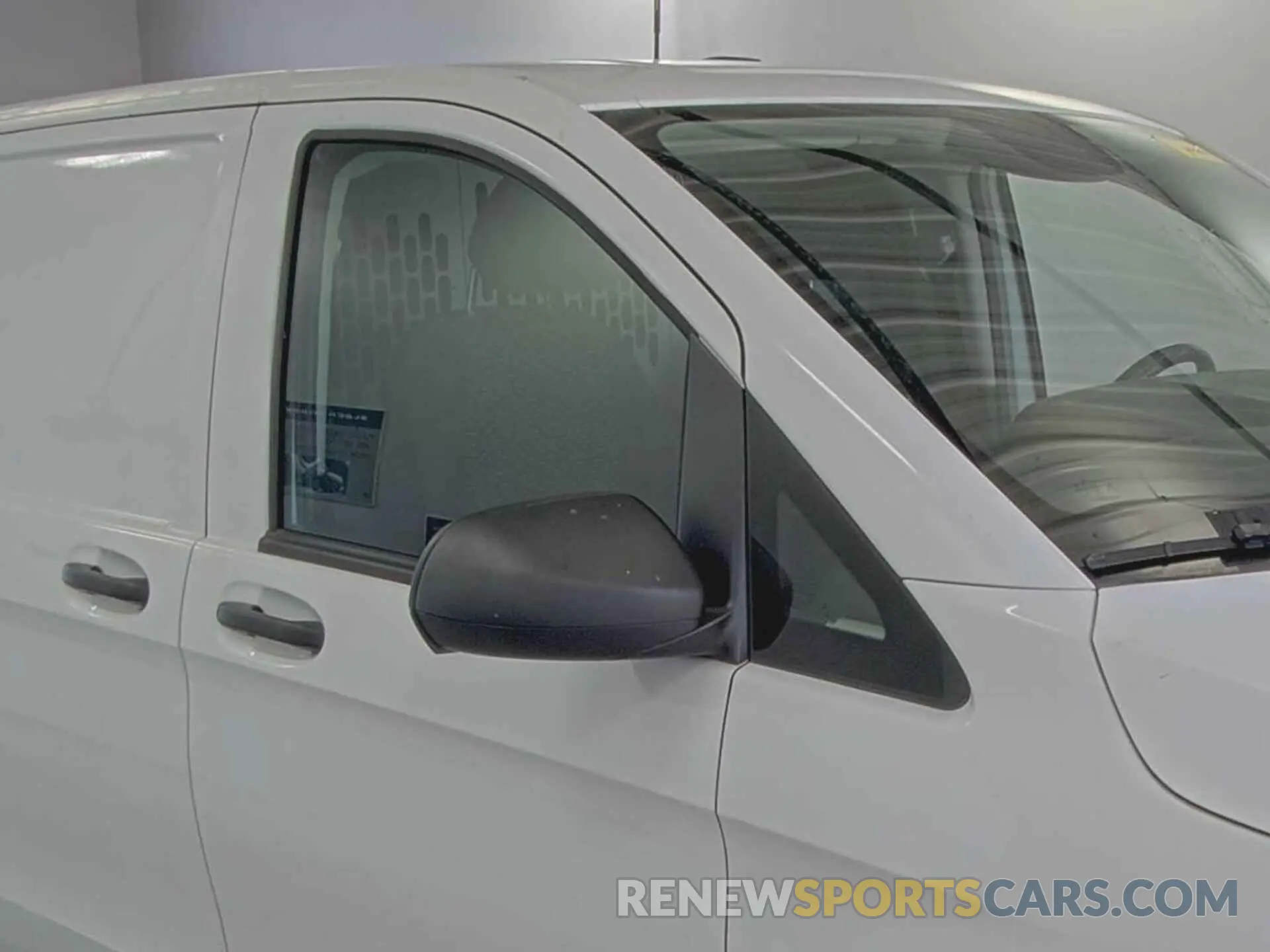 31 Photograph of a damaged car W1YV0BEY8M3905120 MERCEDES-BENZ METRIS 2021