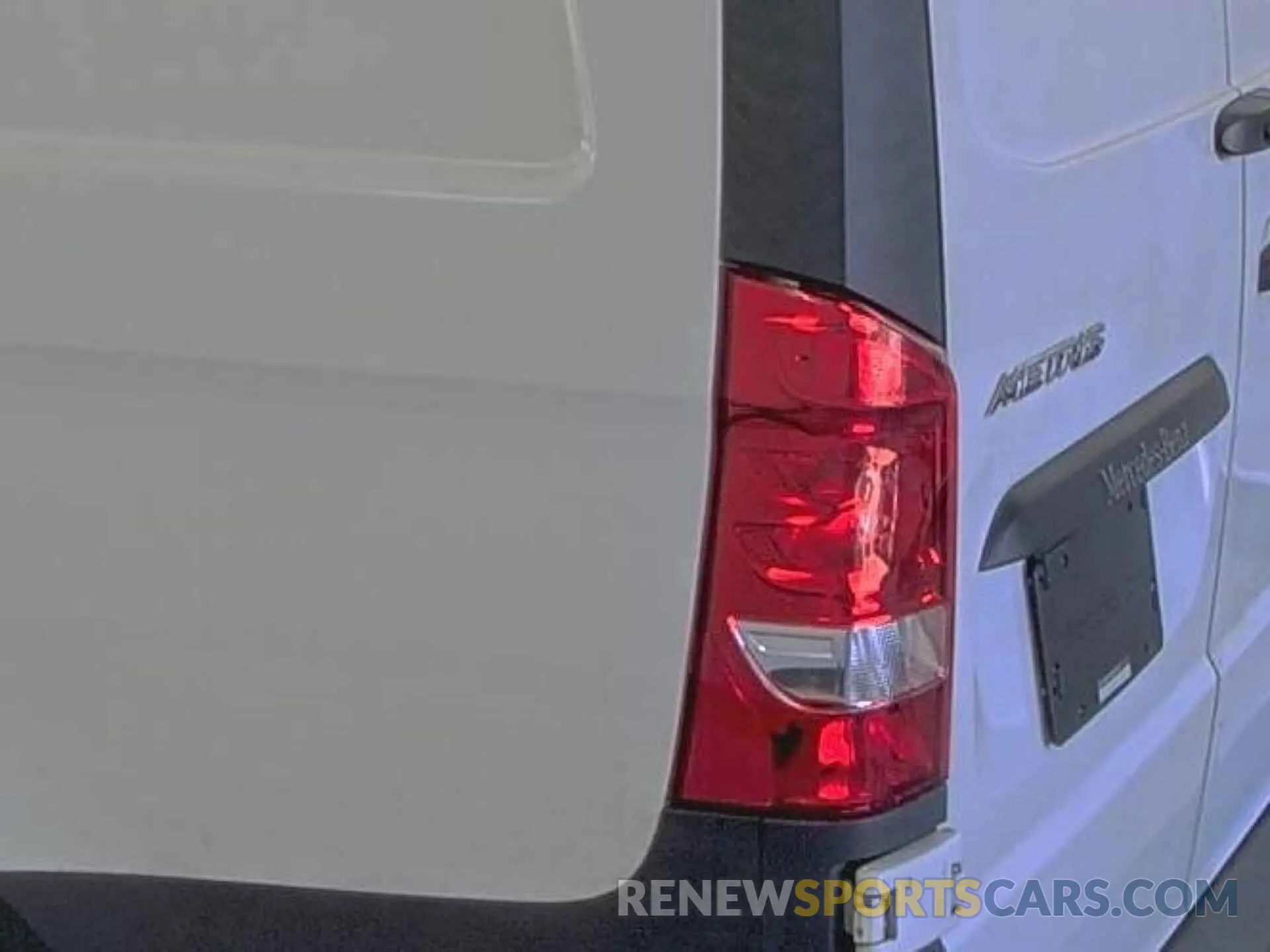 33 Photograph of a damaged car W1YV0BEY8M3905120 MERCEDES-BENZ METRIS 2021