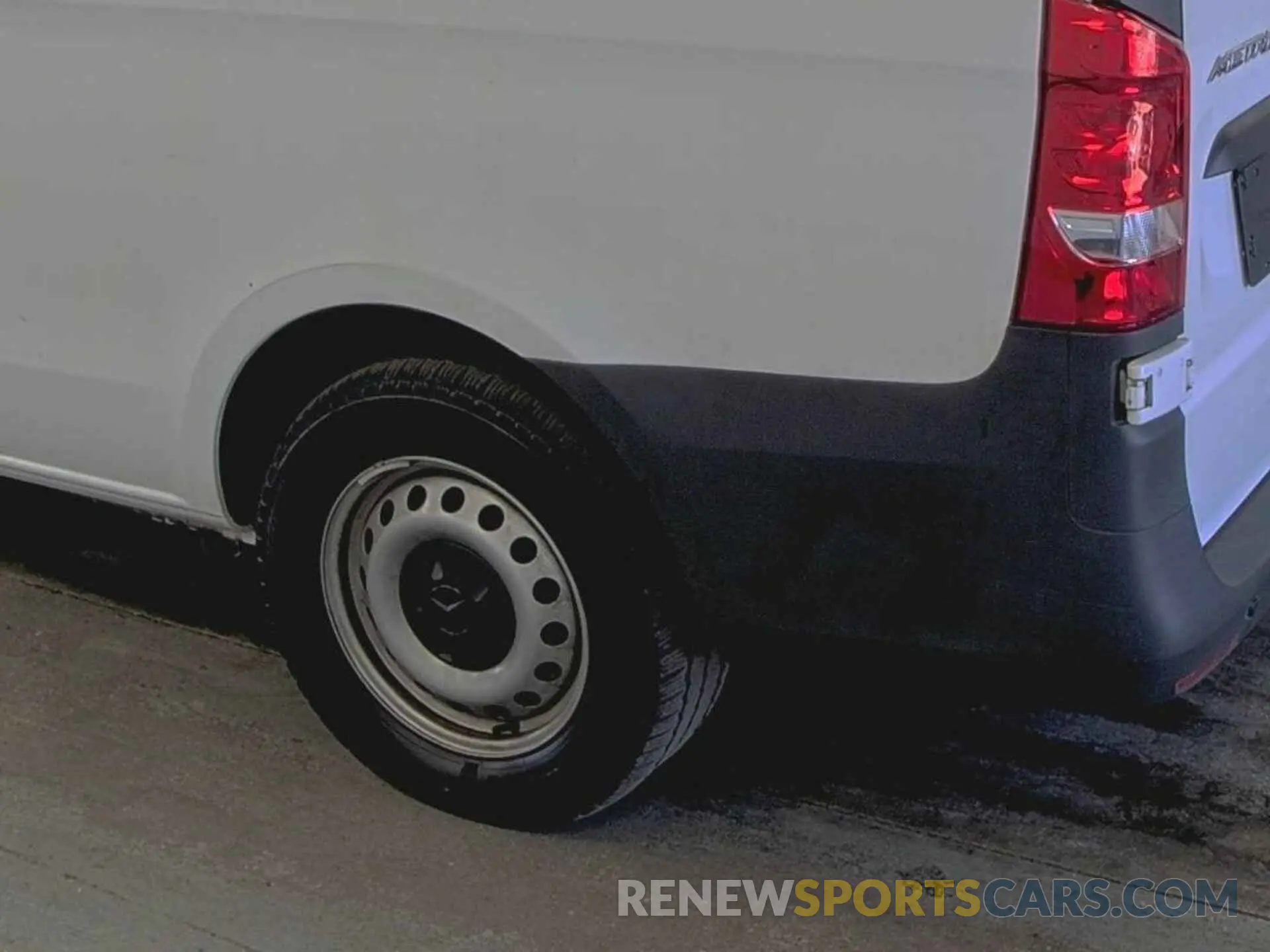 4 Photograph of a damaged car W1YV0BEY8M3905120 MERCEDES-BENZ METRIS 2021