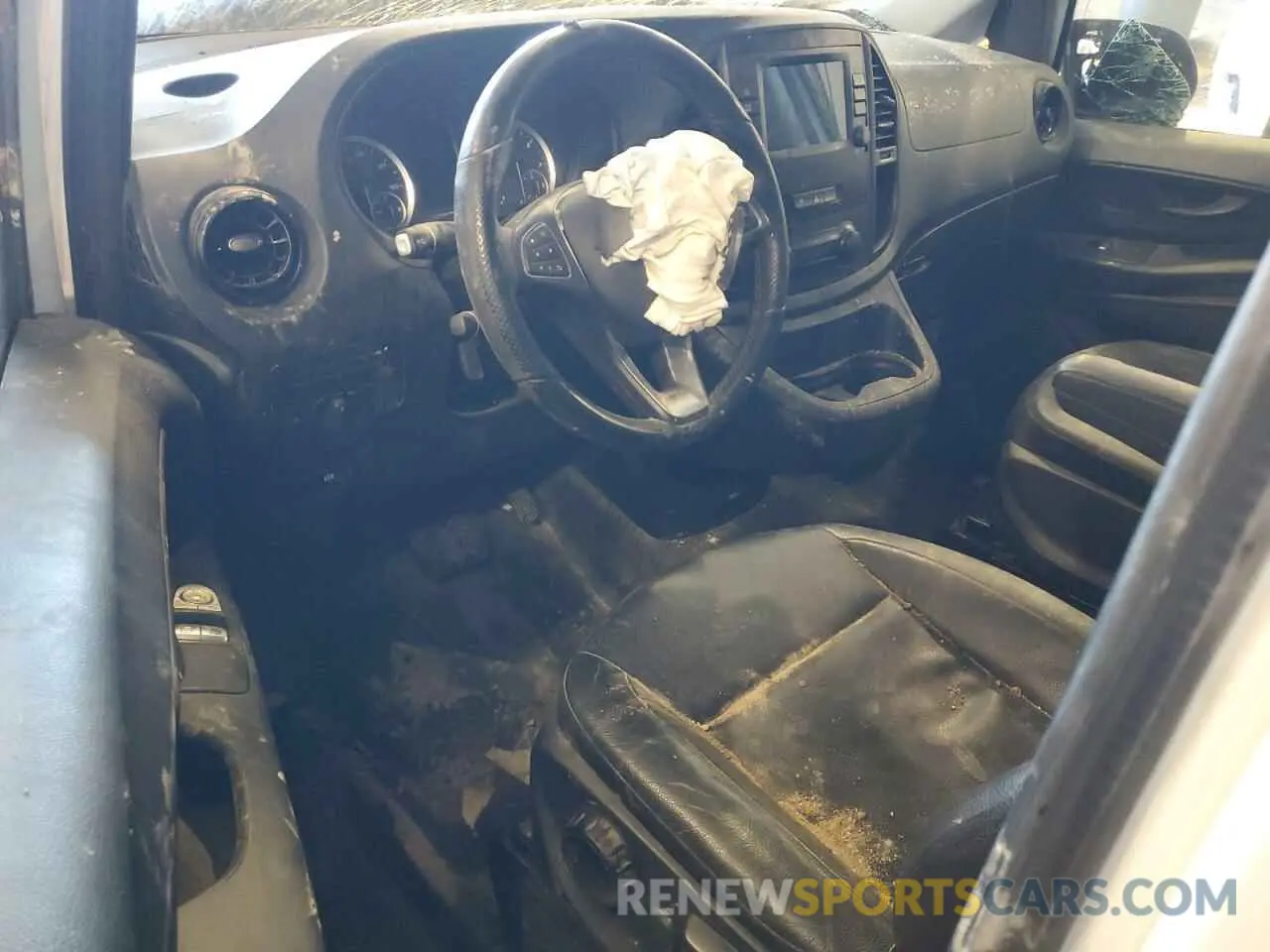 8 Photograph of a damaged car W1YV0CEY6M3857204 MERCEDES-BENZ METRIS 2021