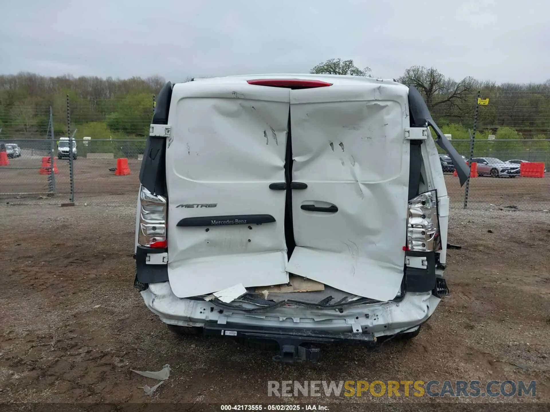 16 Photograph of a damaged car W1YV0CEY8M3839772 MERCEDES-BENZ METRIS 2021