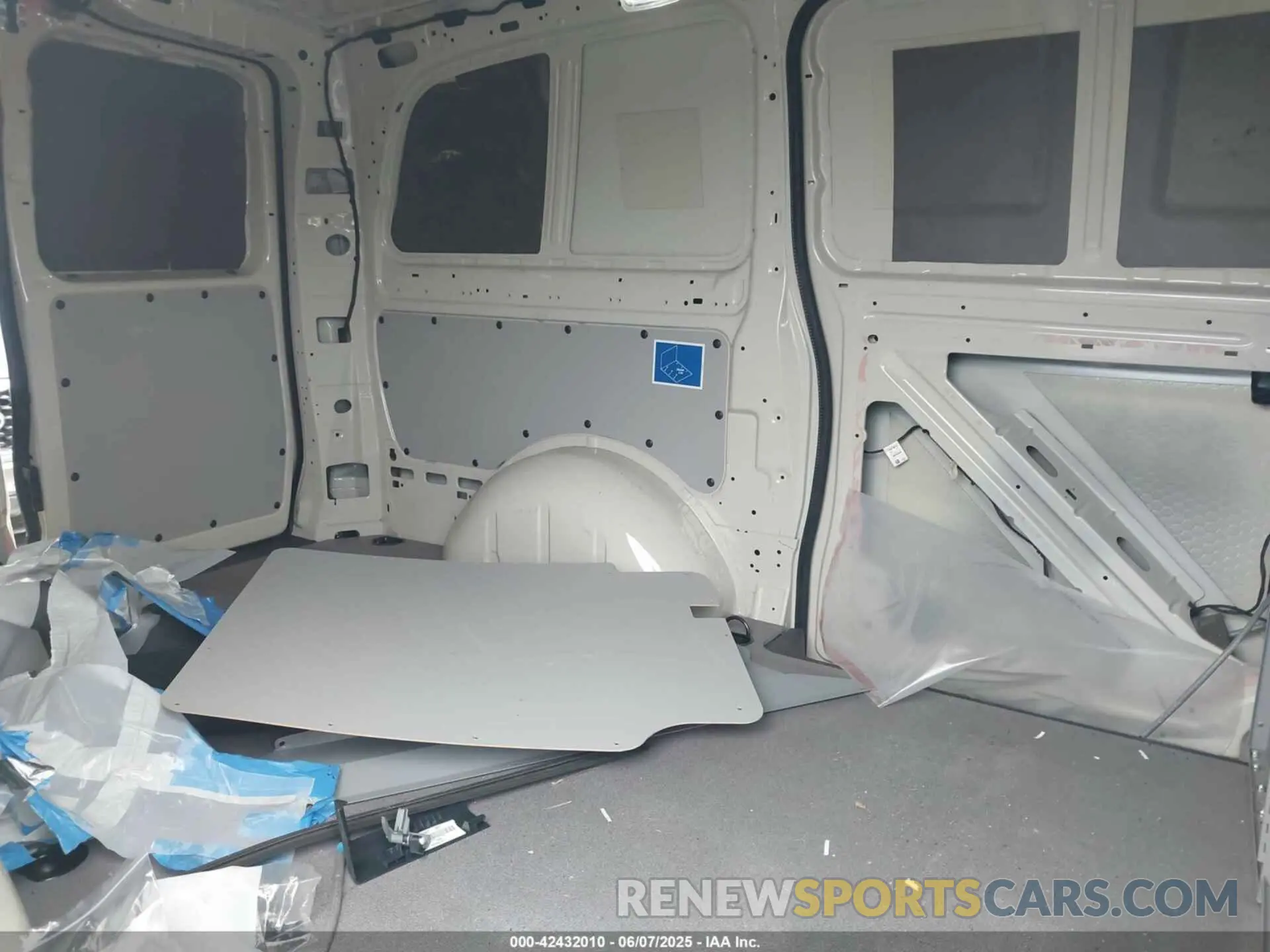 8 Photograph of a damaged car W1YV0BEY7N4153194 MERCEDES-BENZ METRIS 2022
