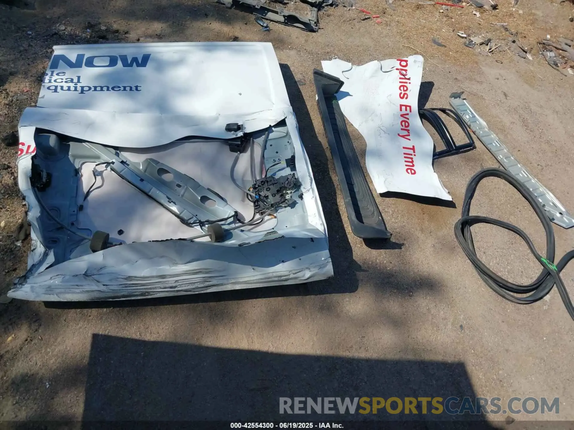 12 Photograph of a damaged car W1YV0CEY5N3964570 MERCEDES-BENZ METRIS 2022