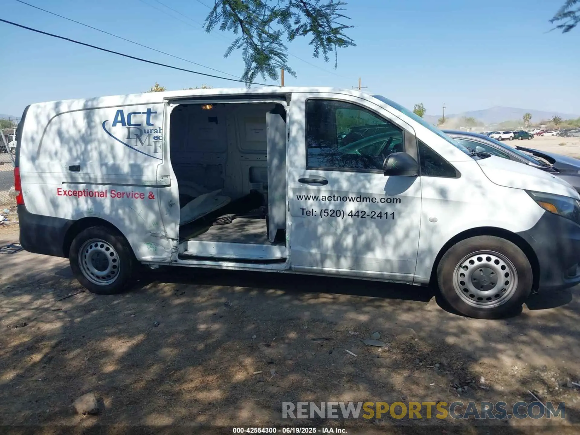 14 Photograph of a damaged car W1YV0CEY5N3964570 MERCEDES-BENZ METRIS 2022