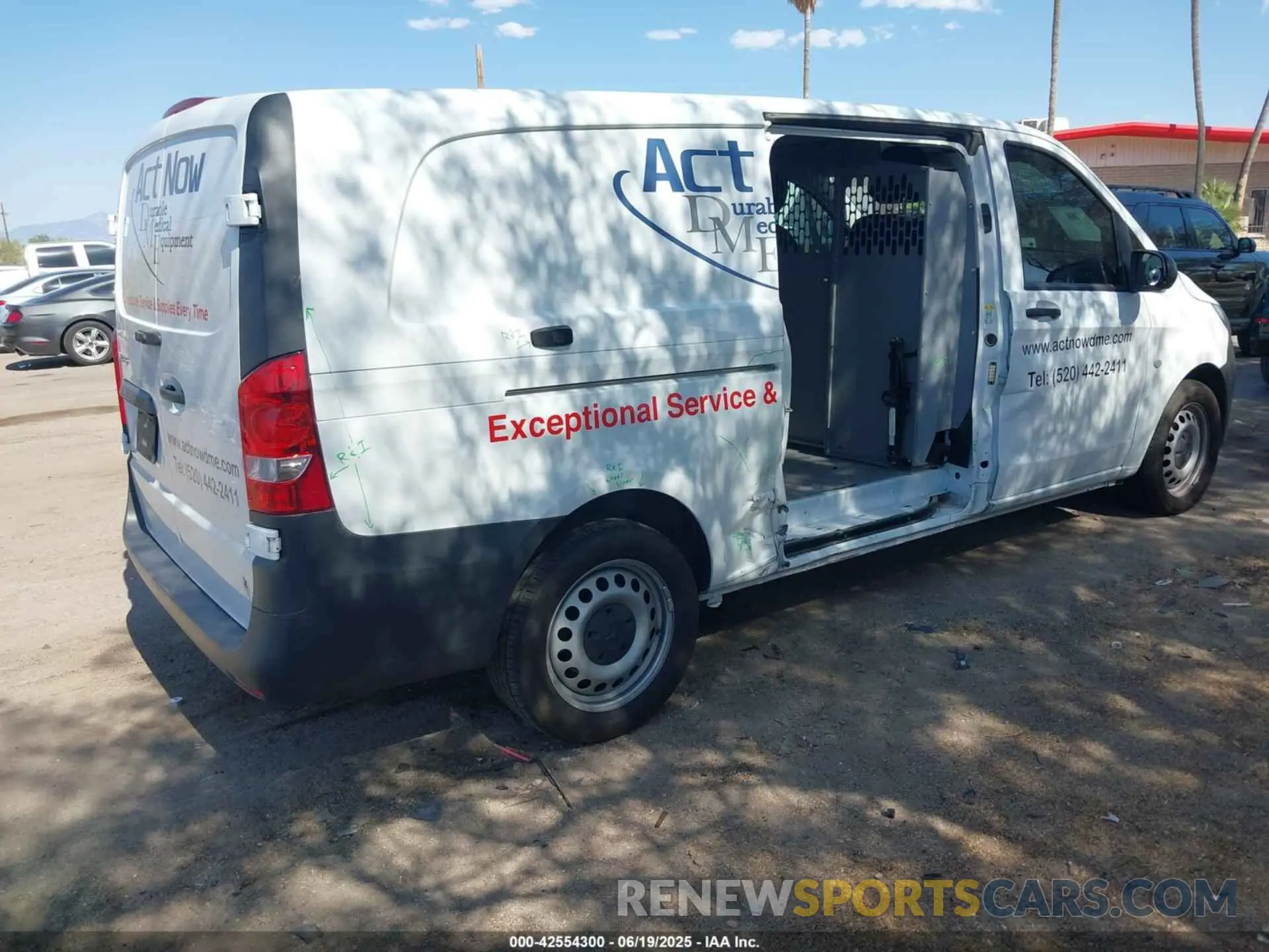4 Photograph of a damaged car W1YV0CEY5N3964570 MERCEDES-BENZ METRIS 2022