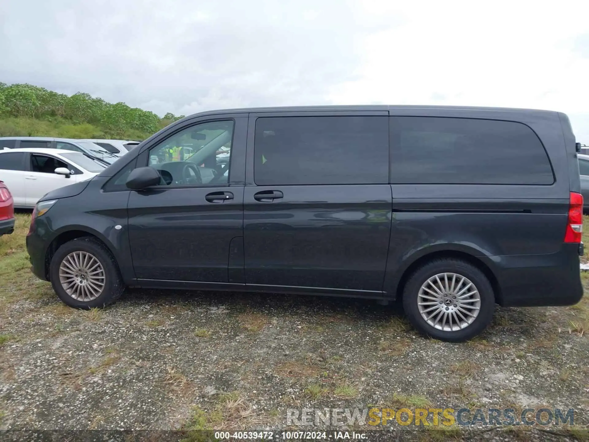 13 Photograph of a damaged car W1WV0FEY2P4350583 MERCEDES-BENZ METRIS 2023