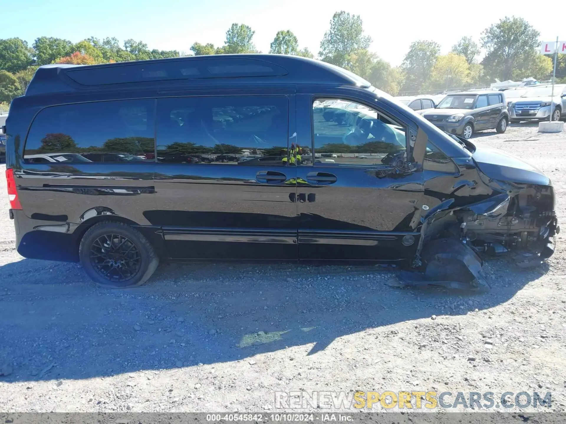13 Photograph of a damaged car W1WV0FEYXP4219983 MERCEDES-BENZ METRIS 2023