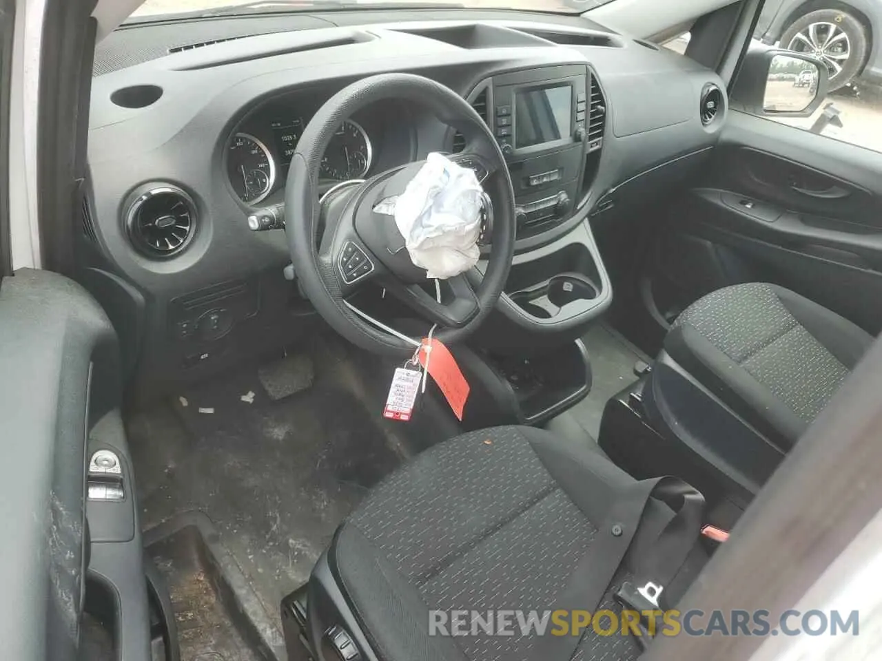 8 Photograph of a damaged car W1YV0BEY3P4275604 MERCEDES-BENZ METRIS 2023
