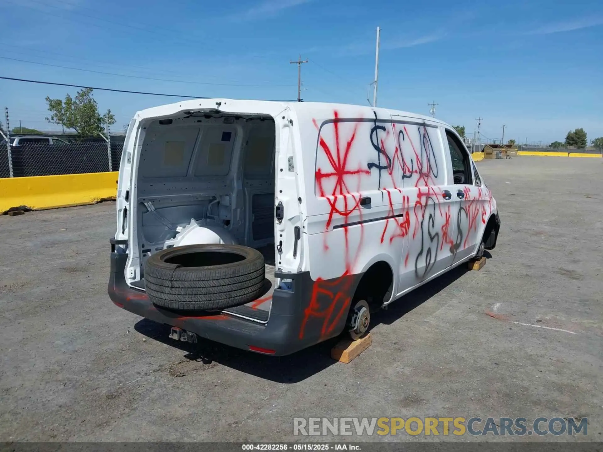 4 Photograph of a damaged car W1YV0BEY4P4297711 MERCEDES-BENZ METRIS 2023