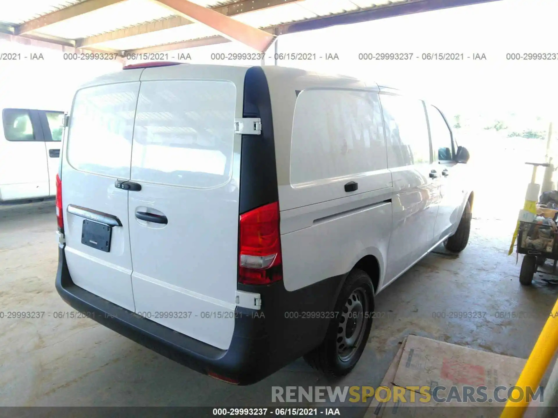 4 Photograph of a damaged car W1YV0BEY2L3731818 MERCEDES-BENZ METRIS CARGO VAN 2020