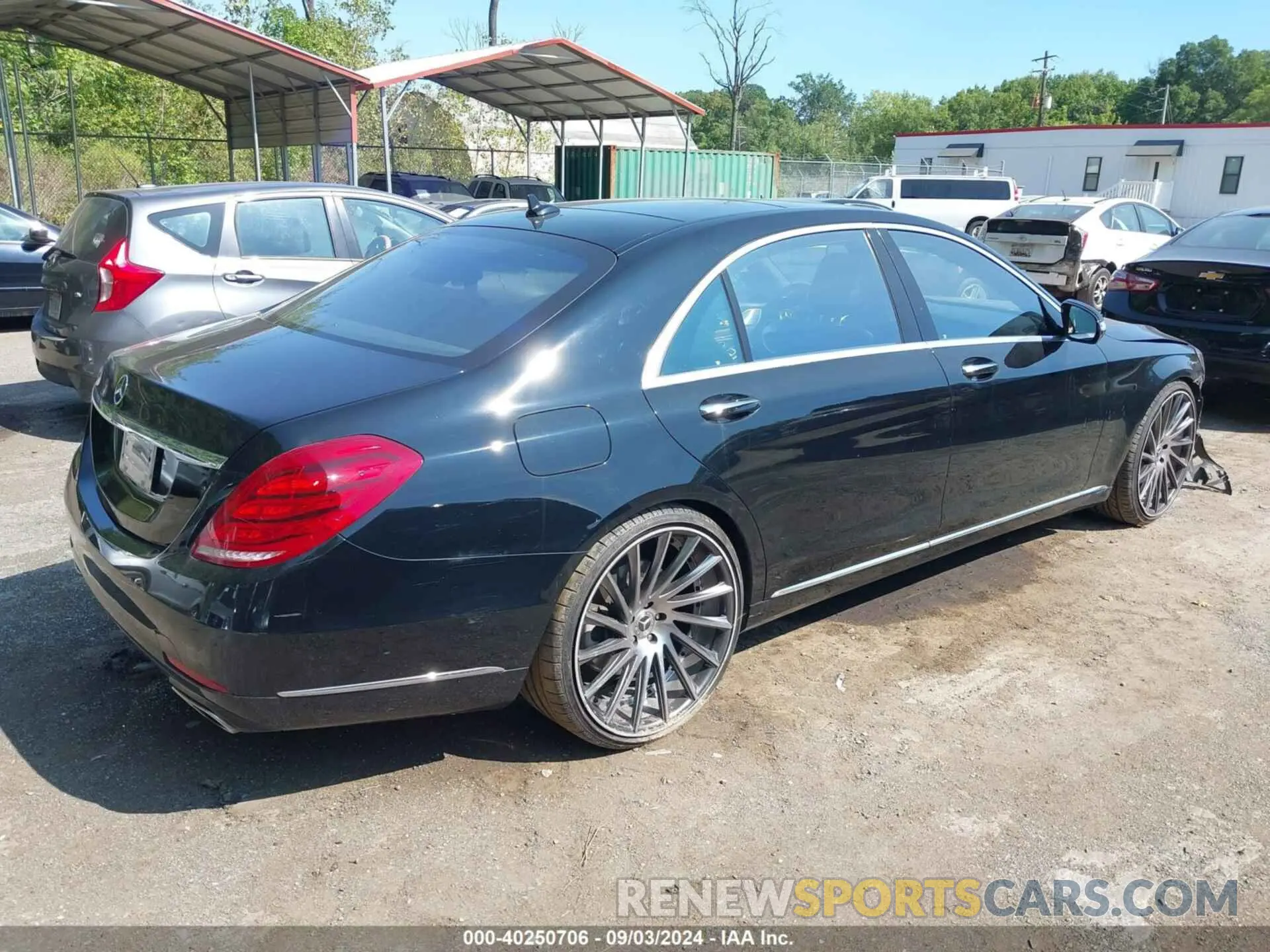 4 Photograph of a damaged car WDDUG8CB9FA133969 MERCEDES-BENZ S 2015