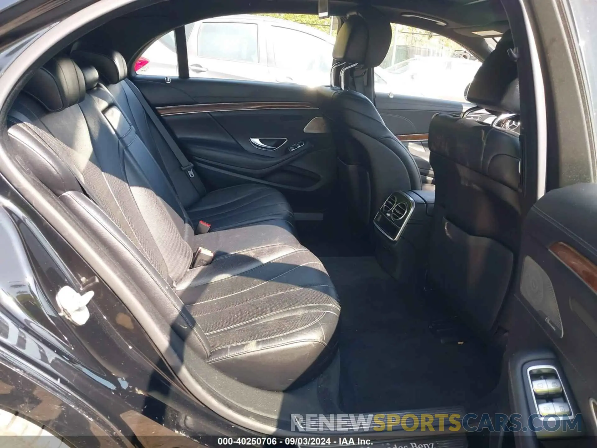 8 Photograph of a damaged car WDDUG8CB9FA133969 MERCEDES-BENZ S 2015