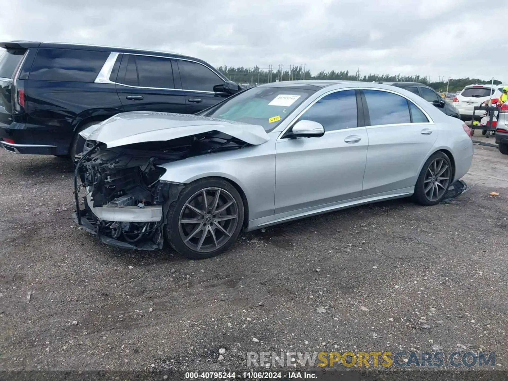 2 Photograph of a damaged car WDDUG8DB4LA524151 MERCEDES-BENZ S 2020