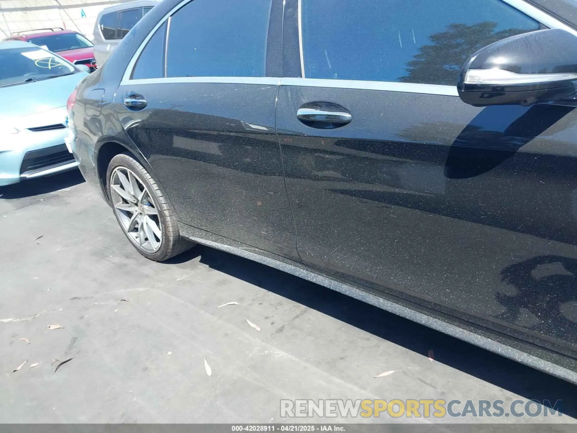 13 Photograph of a damaged car WDDUG6GB6KA496416 MERCEDES-BENZ S 450 2019