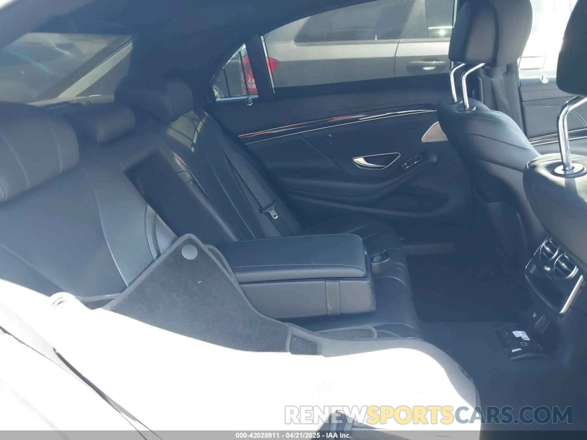 8 Photograph of a damaged car WDDUG6GB6KA496416 MERCEDES-BENZ S 450 2019