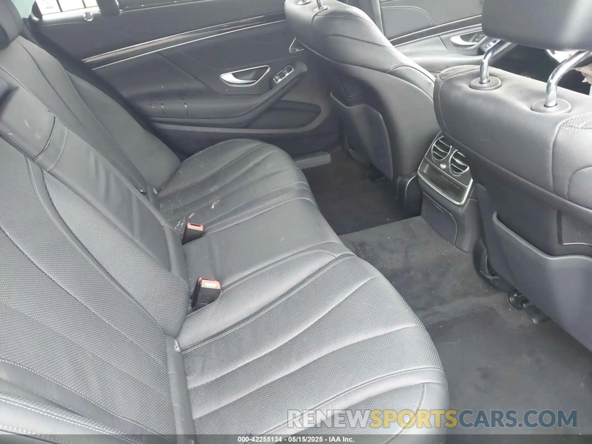 8 Photograph of a damaged car W1KUG6EBXLA528661 MERCEDES-BENZ S 450 2020