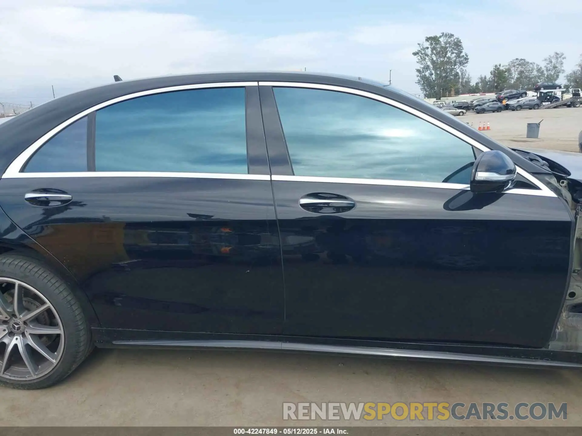 14 Photograph of a damaged car WDDUG6GB2LA517568 MERCEDES-BENZ S 450 2020
