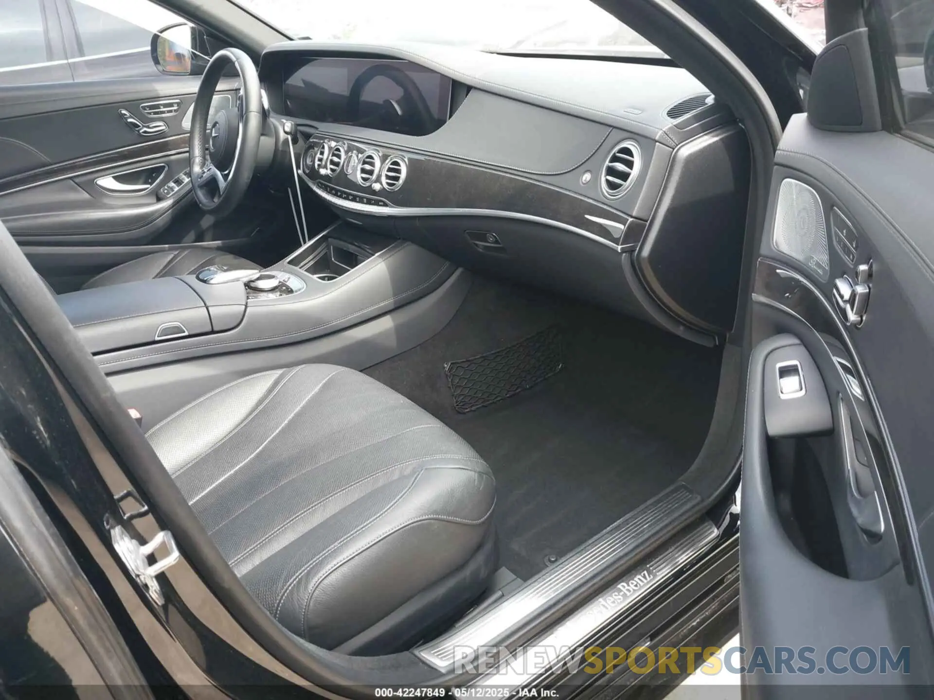 5 Photograph of a damaged car WDDUG6GB2LA517568 MERCEDES-BENZ S 450 2020