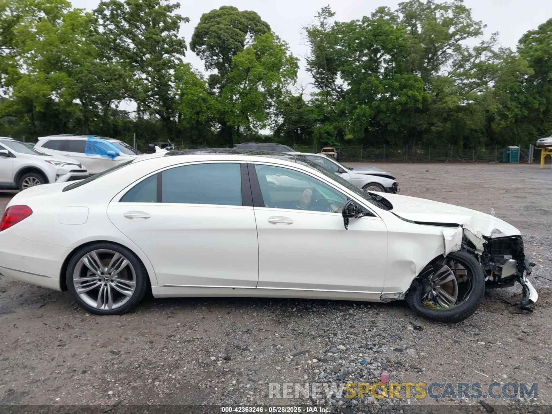 14 Photograph of a damaged car WDDUG6GB3LA507597 MERCEDES-BENZ S 450 2020