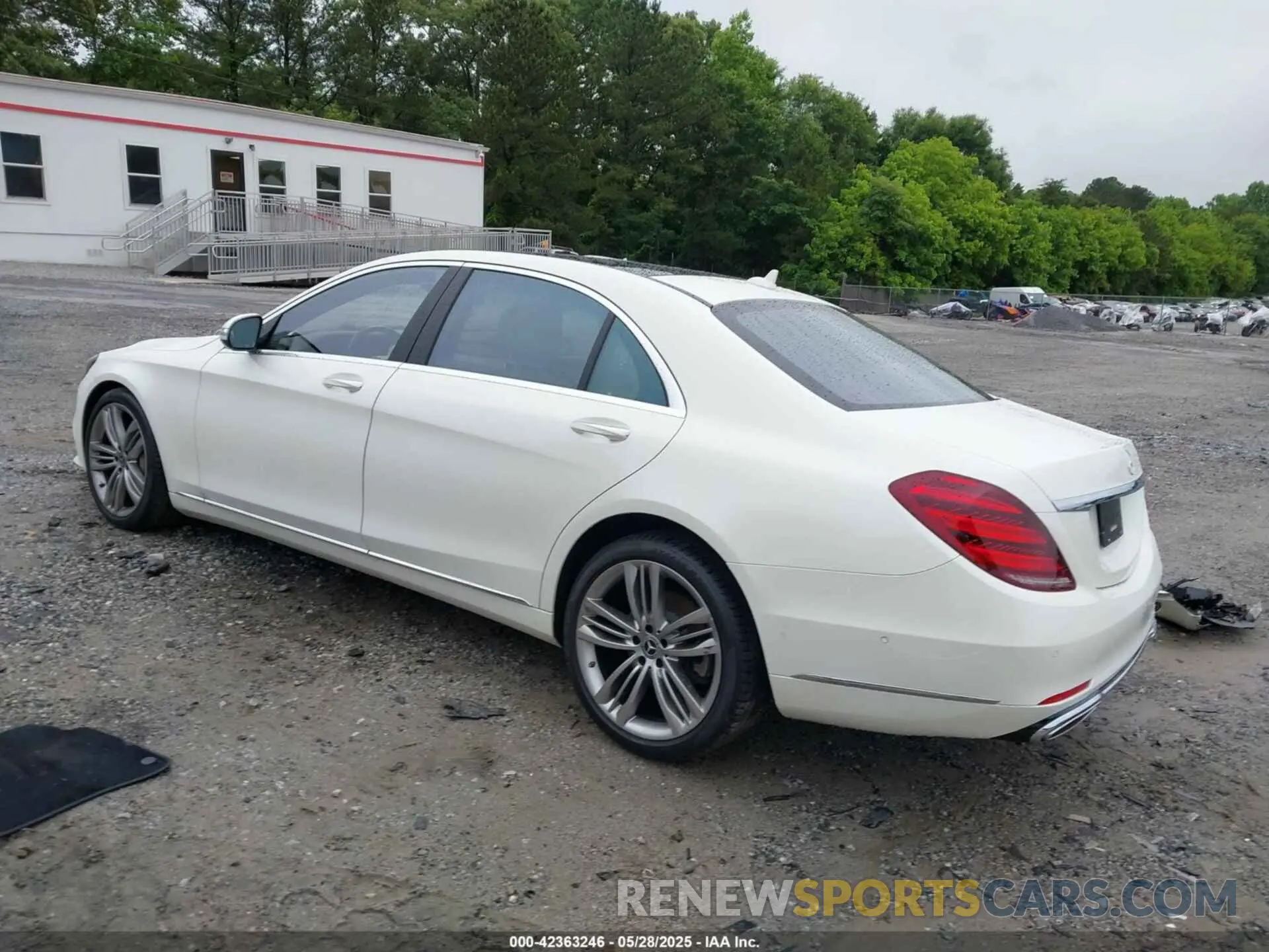 3 Photograph of a damaged car WDDUG6GB3LA507597 MERCEDES-BENZ S 450 2020