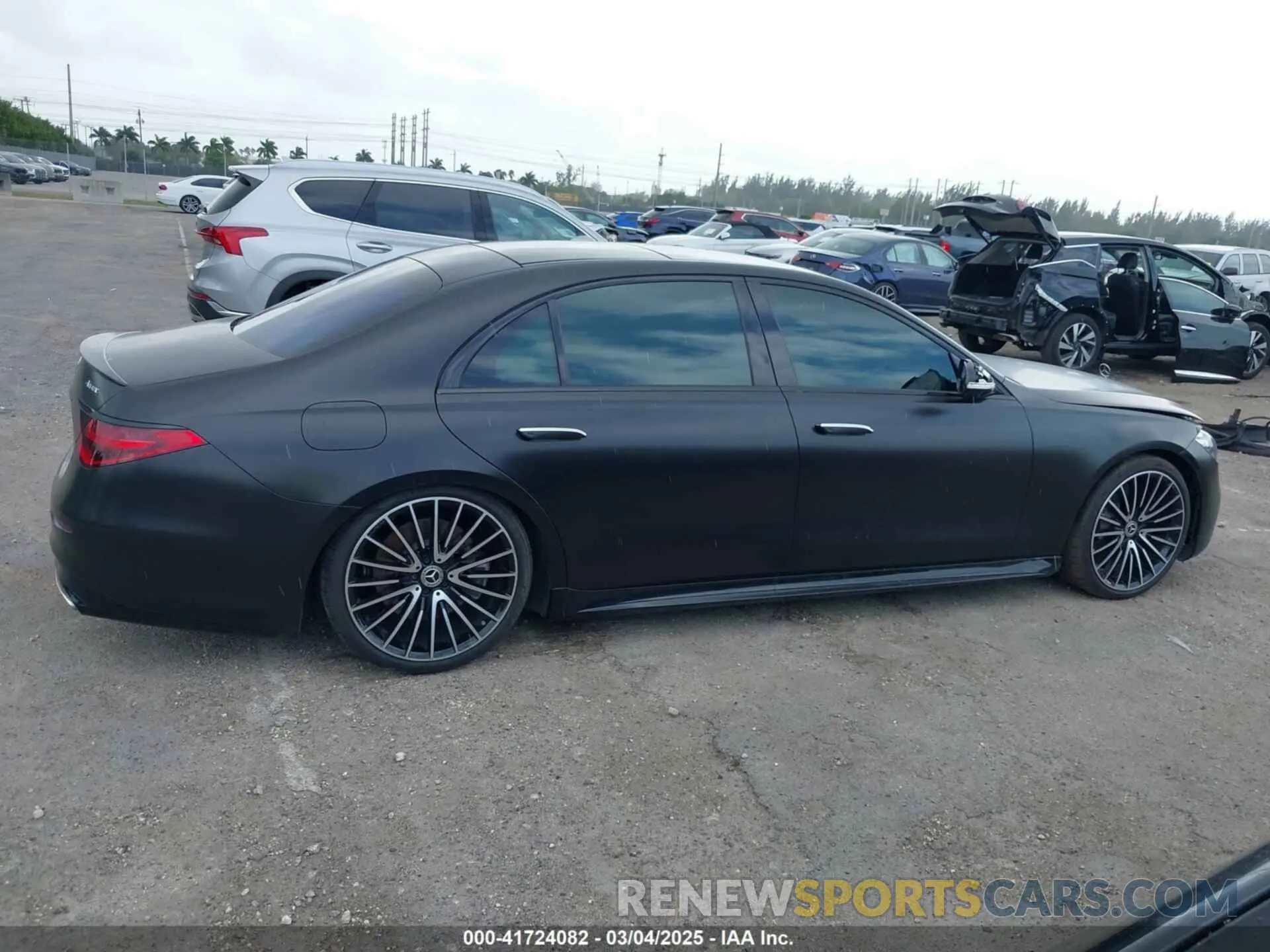 13 Photograph of a damaged car W1K6G6DB0NA148354 MERCEDES-BENZ S 500 2022