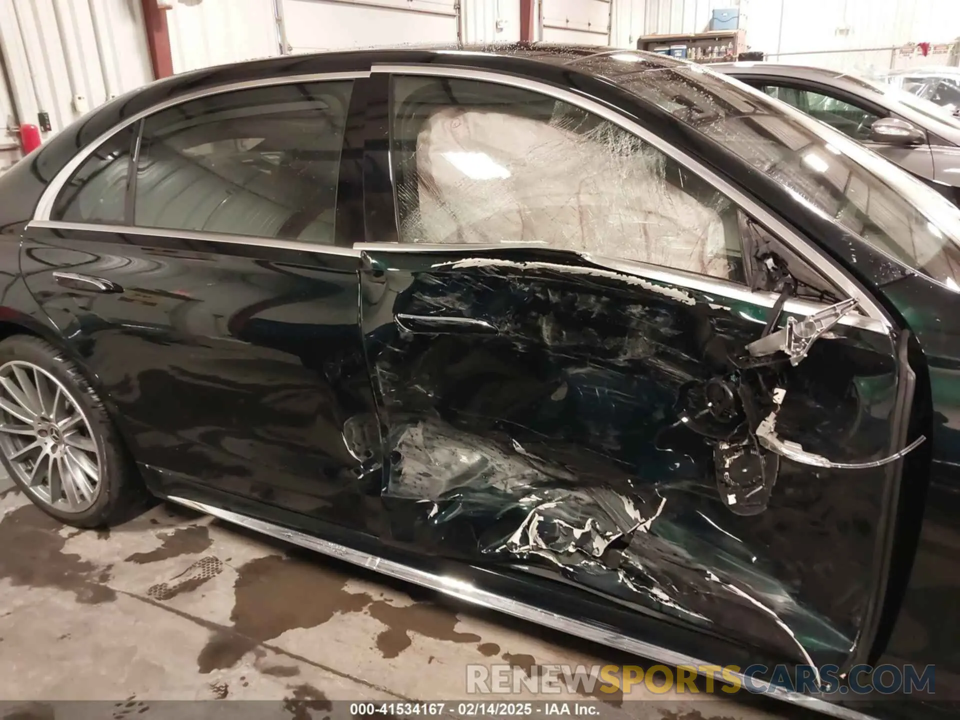 13 Photograph of a damaged car W1K6G6DB7NA068646 MERCEDES-BENZ S 500 2022