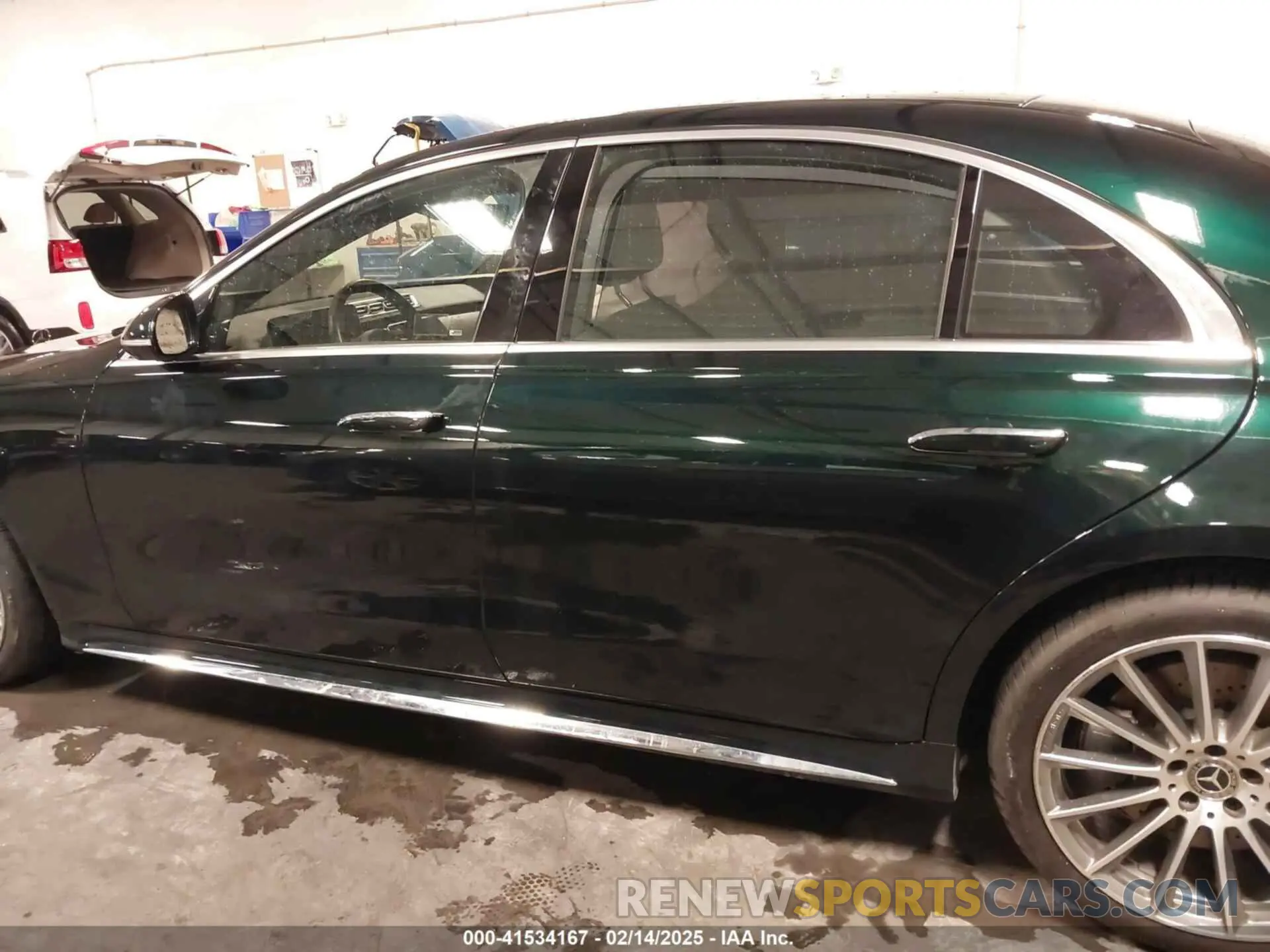 14 Photograph of a damaged car W1K6G6DB7NA068646 MERCEDES-BENZ S 500 2022