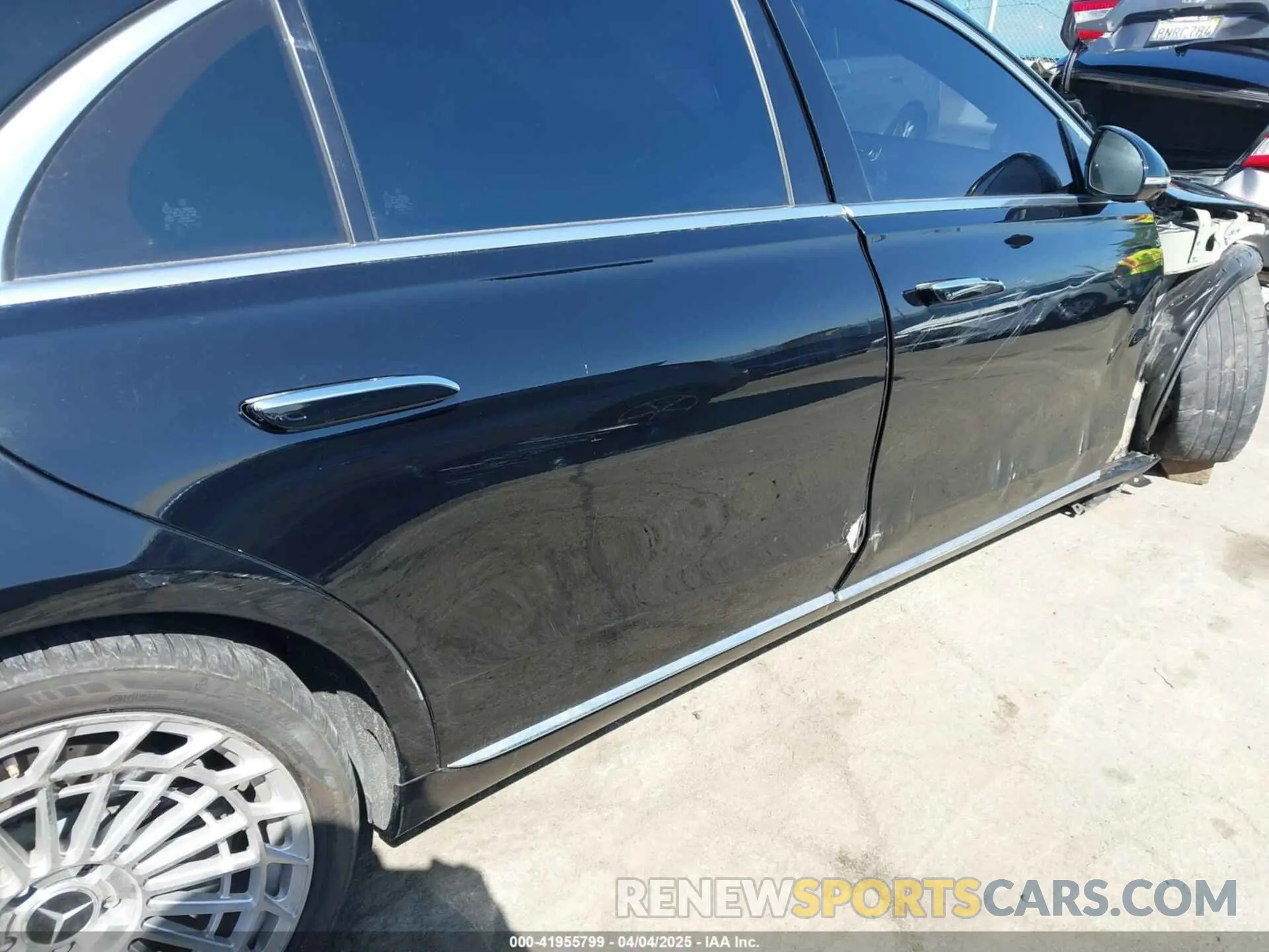 21 Photograph of a damaged car W1K6G6DB0PA186878 MERCEDES-BENZ S 500 2023