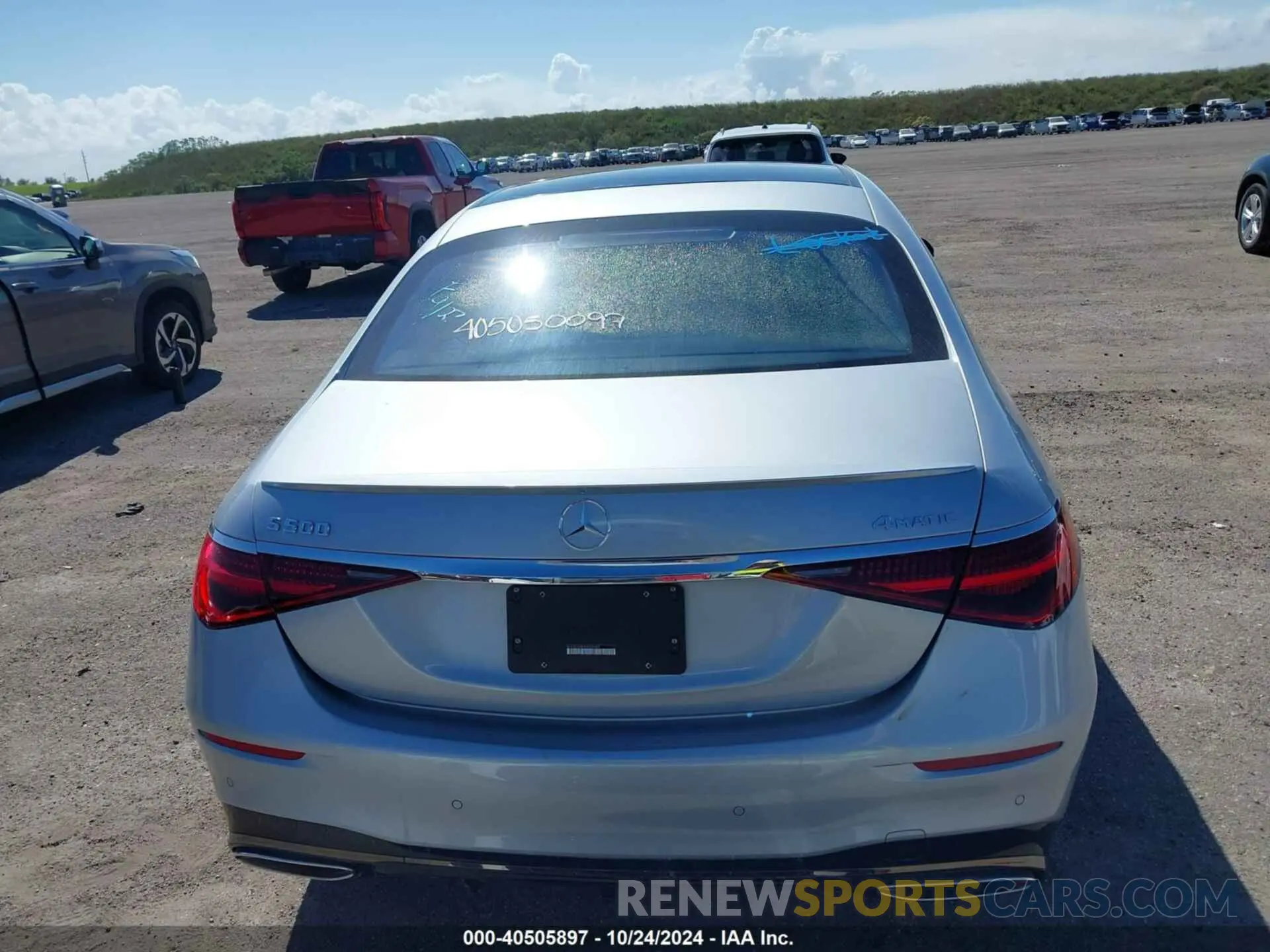 17 Photograph of a damaged car W1K6G6DB0PA208989 MERCEDES-BENZ S 500 2023