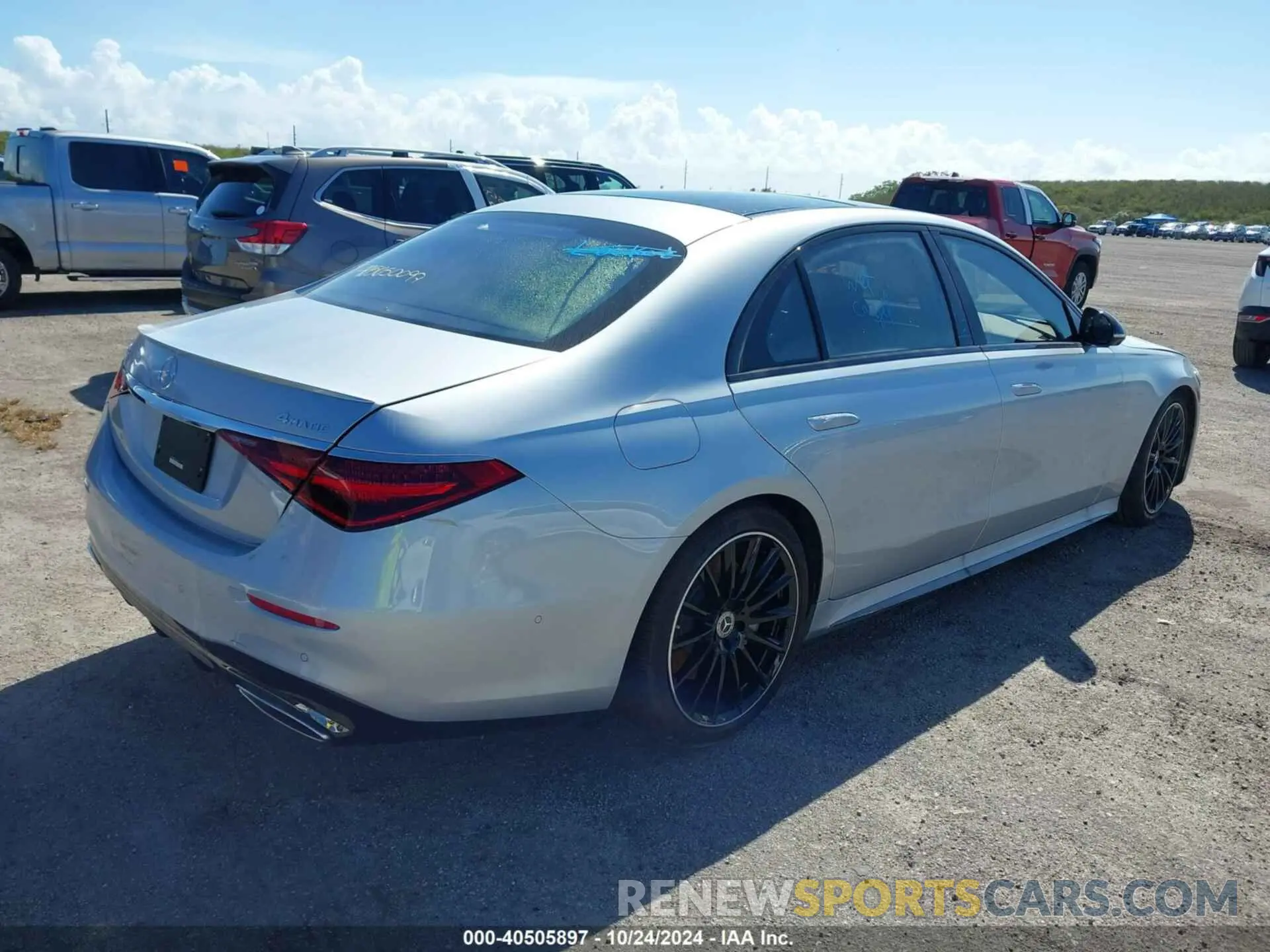 4 Photograph of a damaged car W1K6G6DB0PA208989 MERCEDES-BENZ S 500 2023