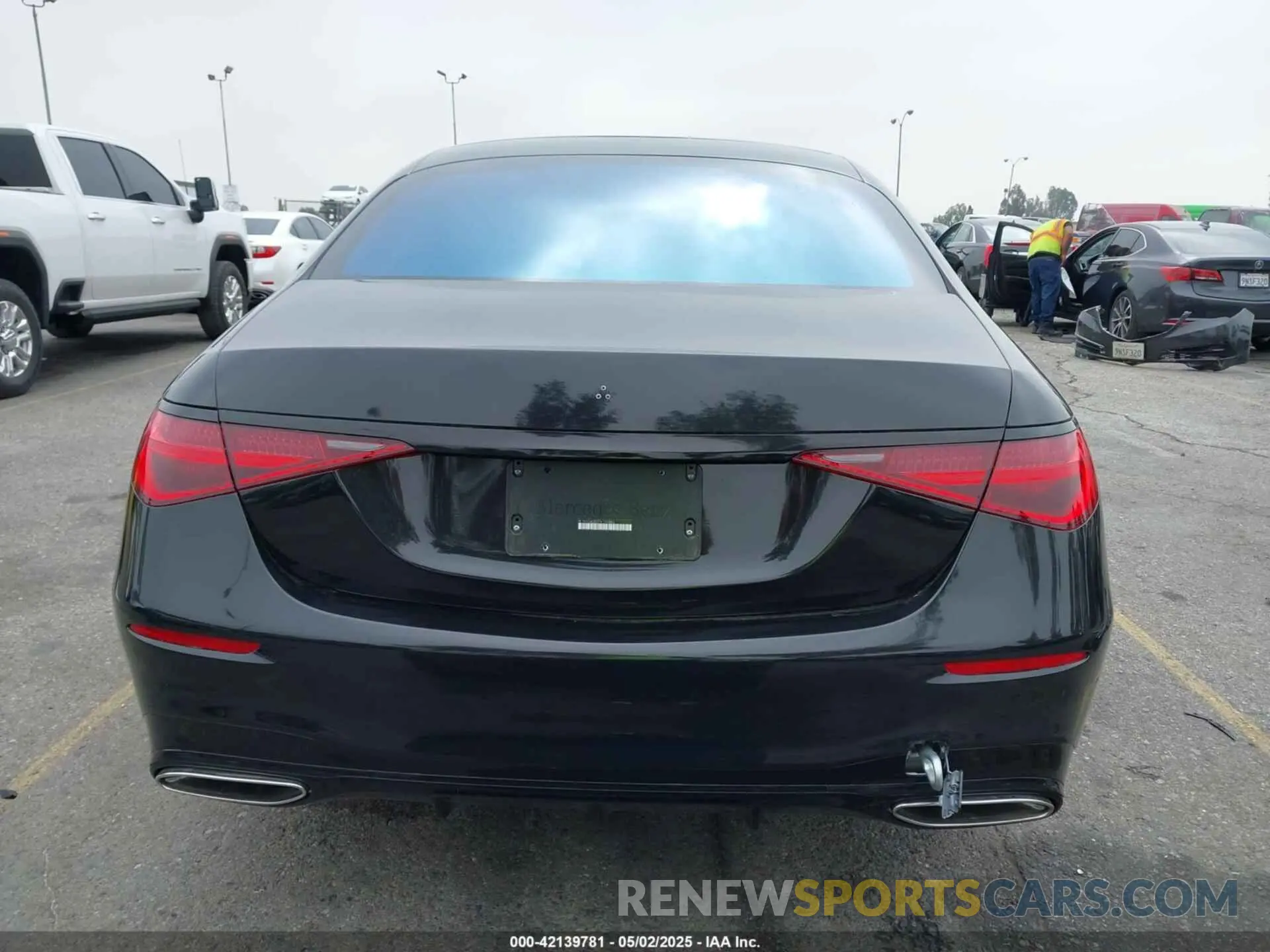 17 Photograph of a damaged car W1K6G6DB2PA190883 MERCEDES-BENZ S 500 2023