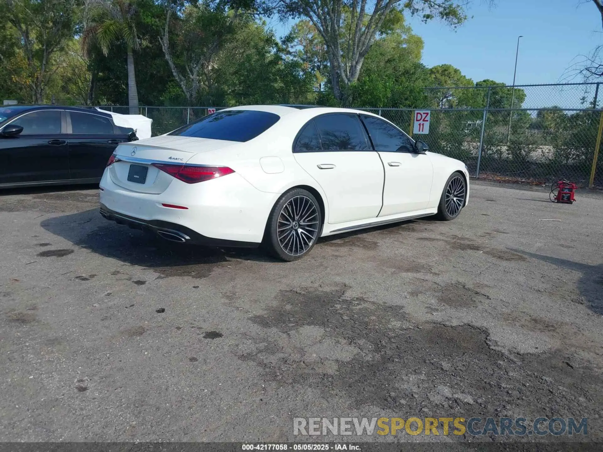 4 Photograph of a damaged car W1K6G6DB3PA222076 MERCEDES-BENZ S 500 2023