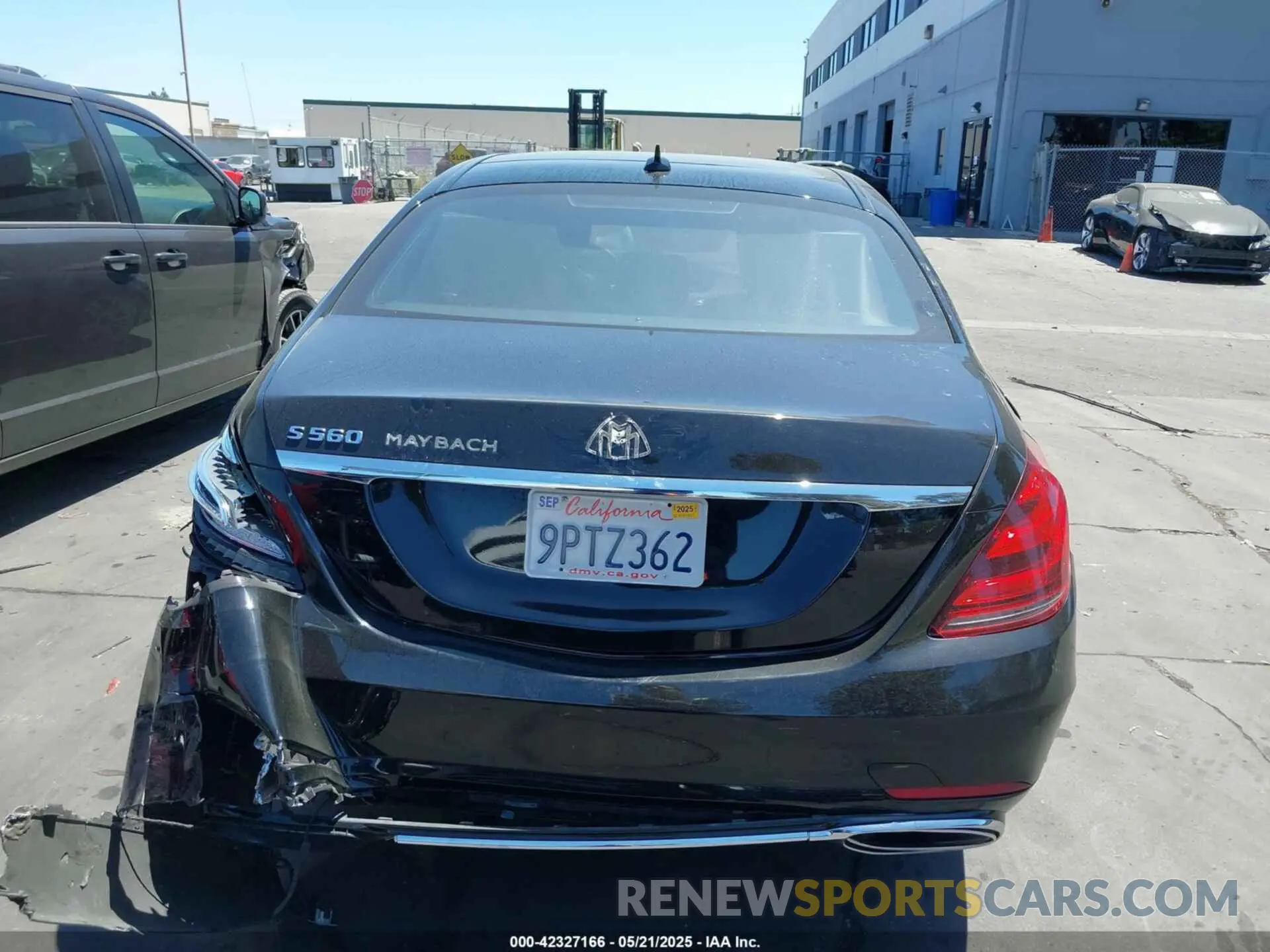 17 Photograph of a damaged car WDDUG8DB0KA456557 MERCEDES-BENZ S 560 2019
