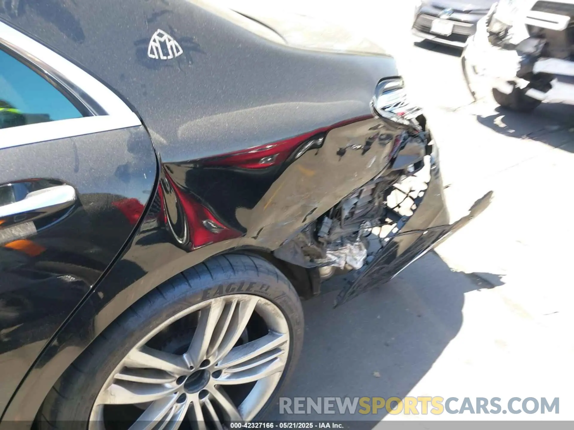 18 Photograph of a damaged car WDDUG8DB0KA456557 MERCEDES-BENZ S 560 2019