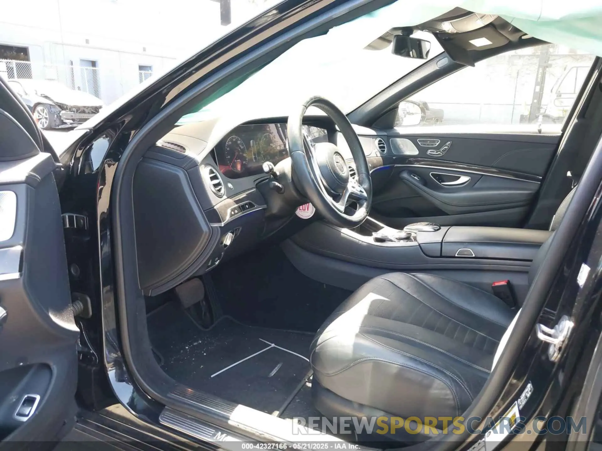 19 Photograph of a damaged car WDDUG8DB0KA456557 MERCEDES-BENZ S 560 2019