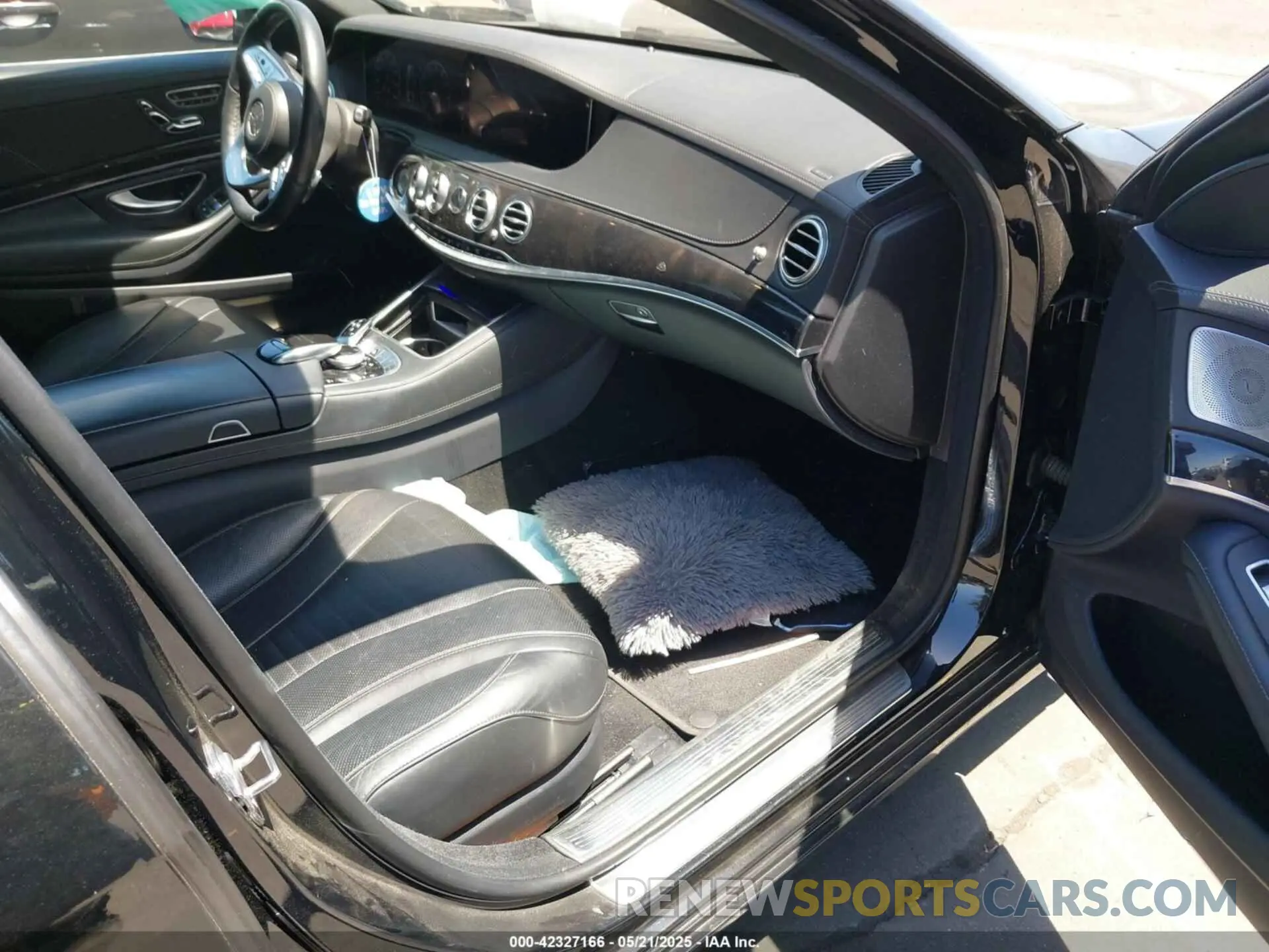 5 Photograph of a damaged car WDDUG8DB0KA456557 MERCEDES-BENZ S 560 2019