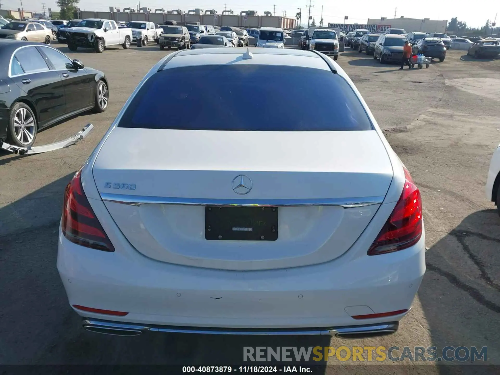 17 Photograph of a damaged car WDDUG8DB4KA426011 MERCEDES-BENZ S 560 2019