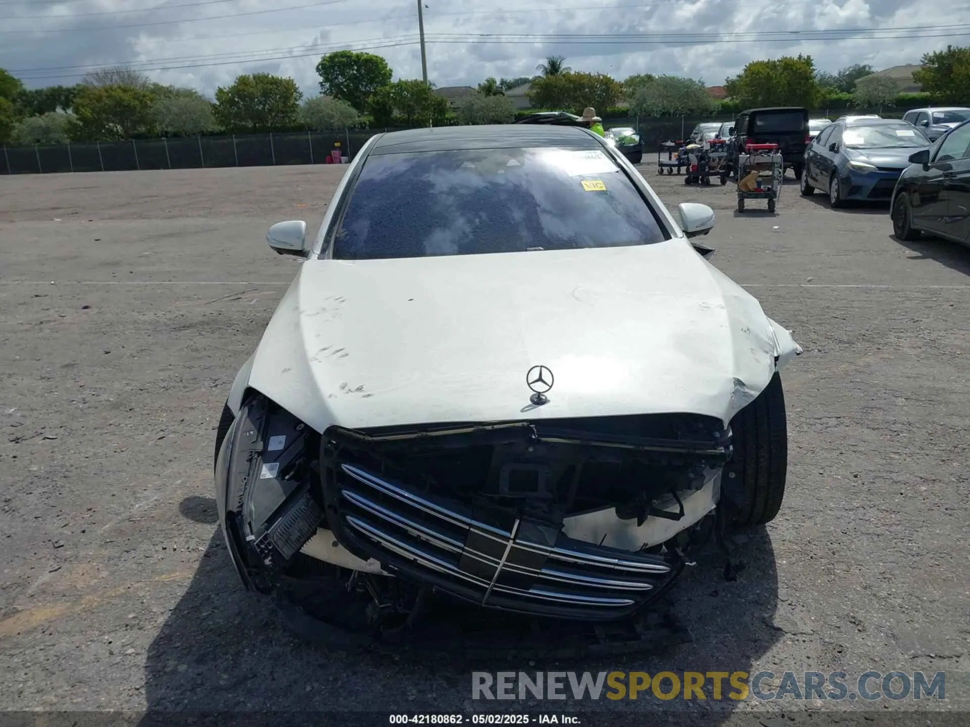12 Photograph of a damaged car WDDUG8DB4KA451393 MERCEDES-BENZ S 560 2019